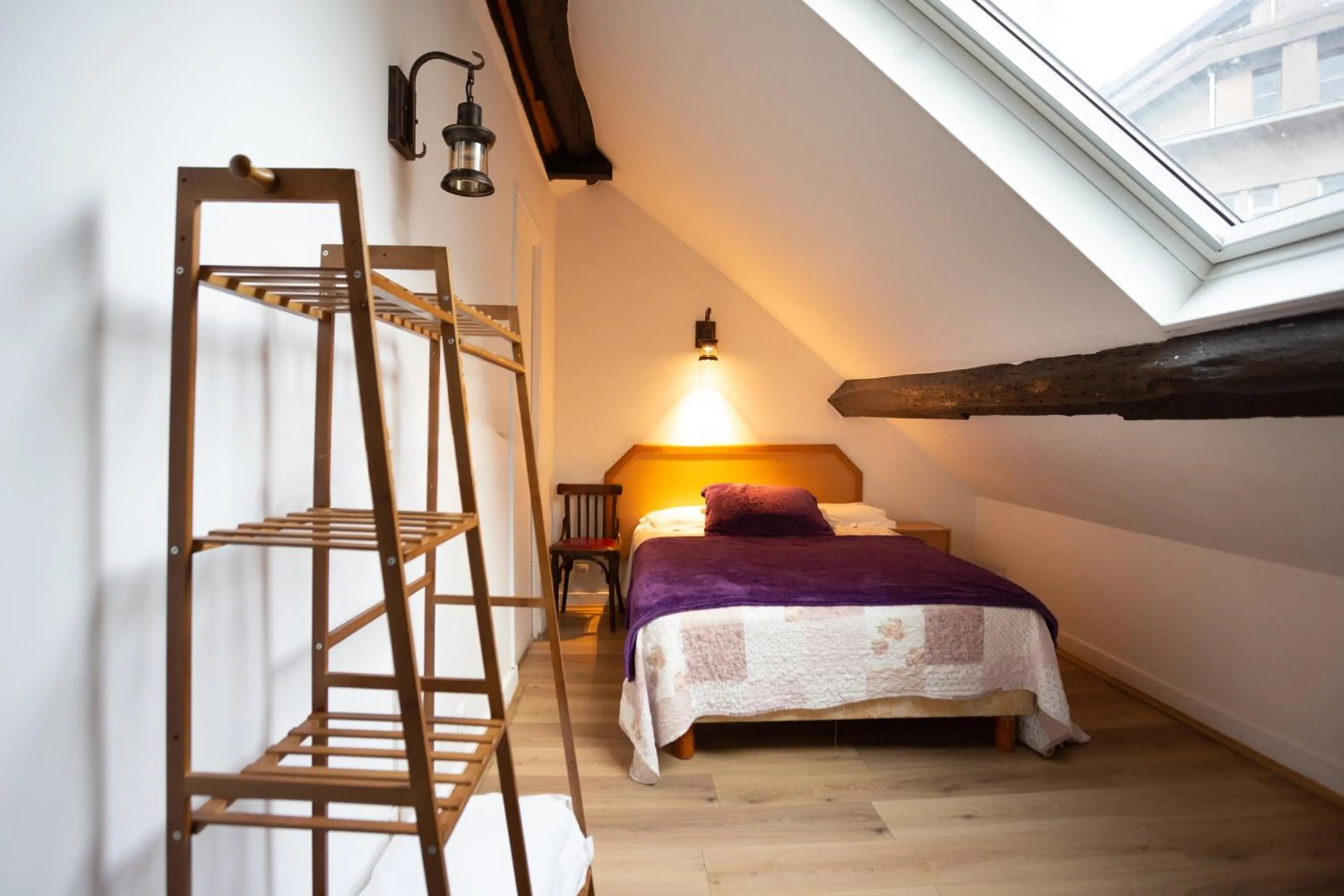 Bed in Hôtel Léonard de Vinci II