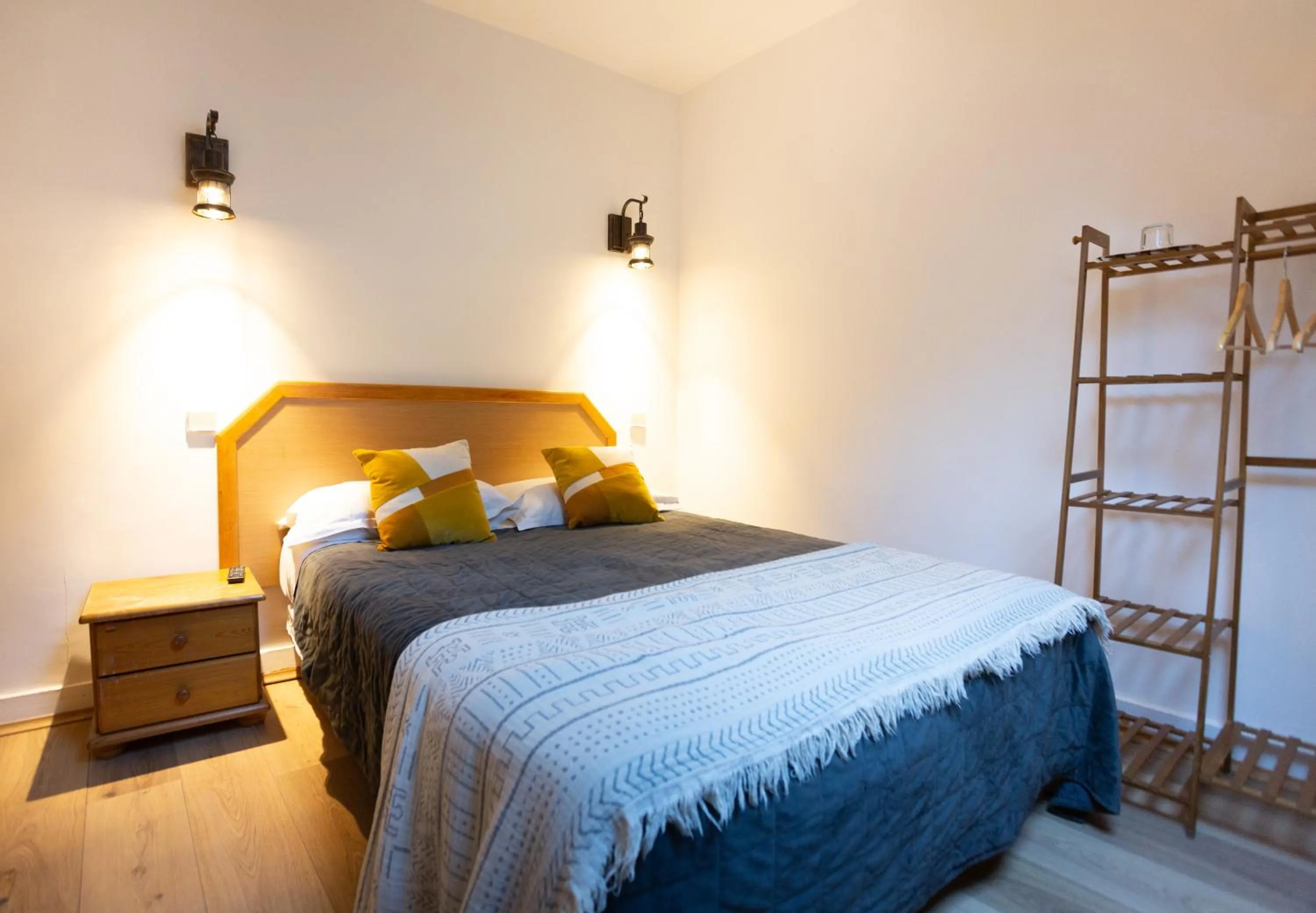 Bed in Hôtel Léonard de Vinci II