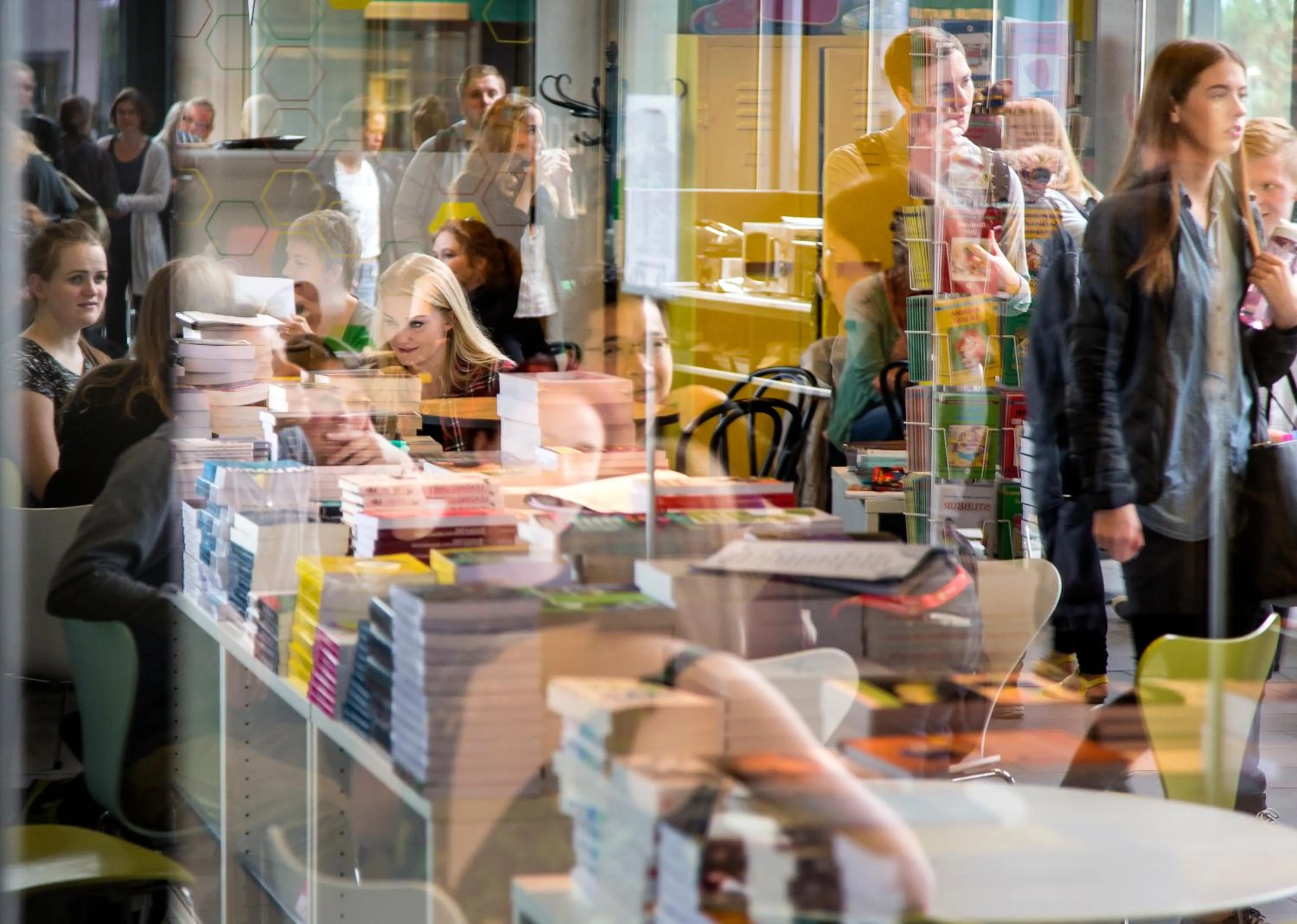 Restaurant/places to eat in Student Hostel