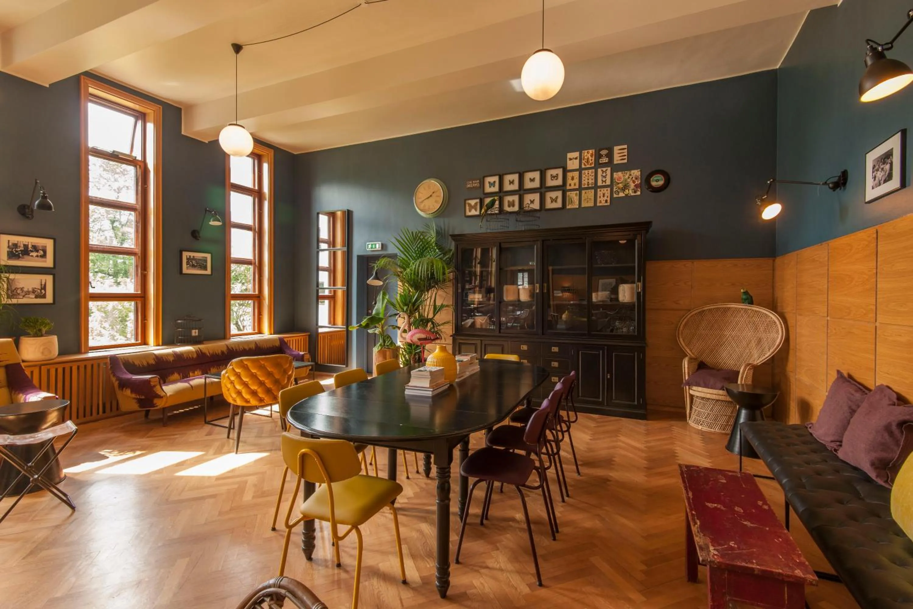 Restaurant/places to eat in Student Hostel