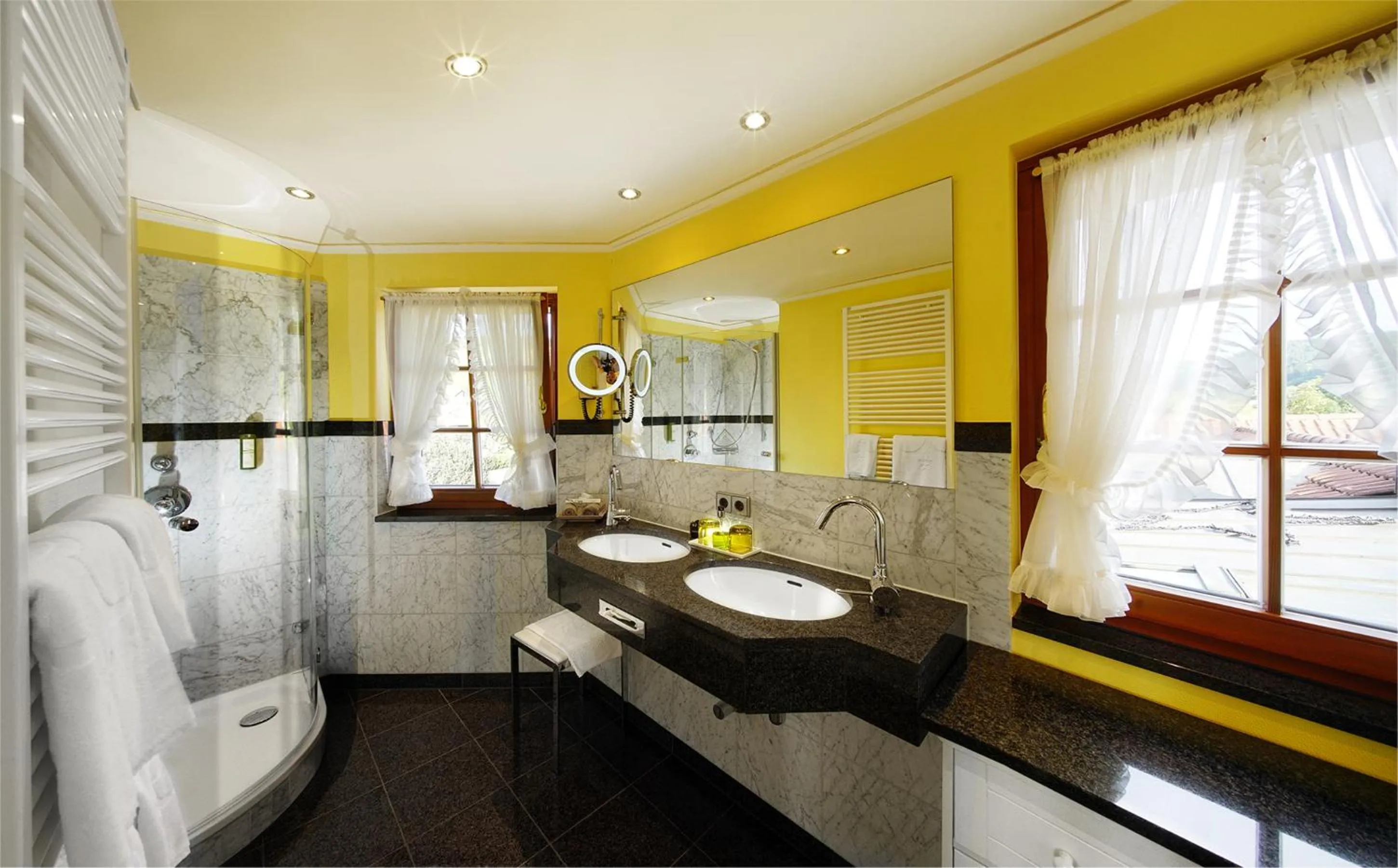 Bathroom, Bed in Hotel Rebstock Durbach