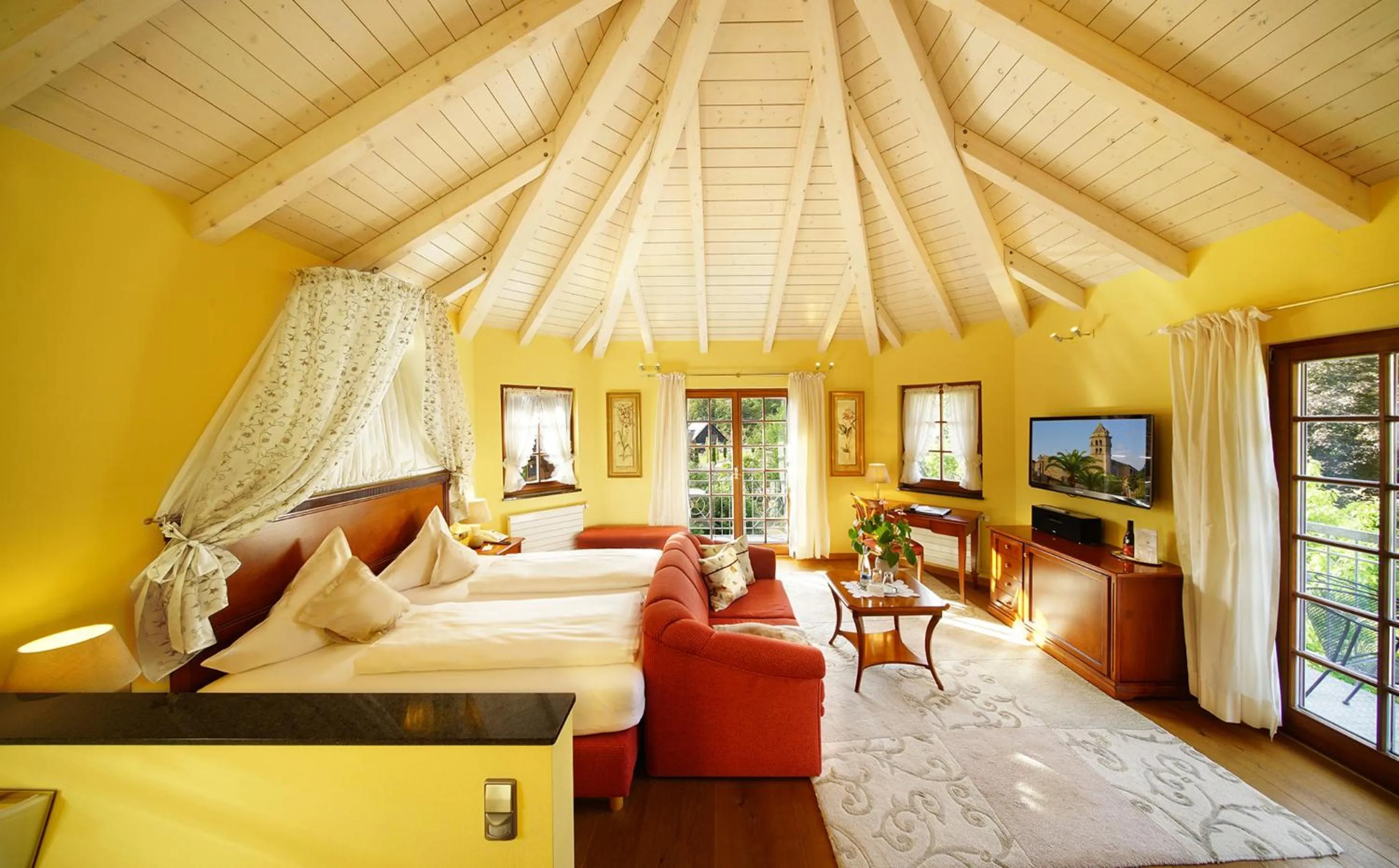 Seating area, Bed in Hotel Rebstock Durbach