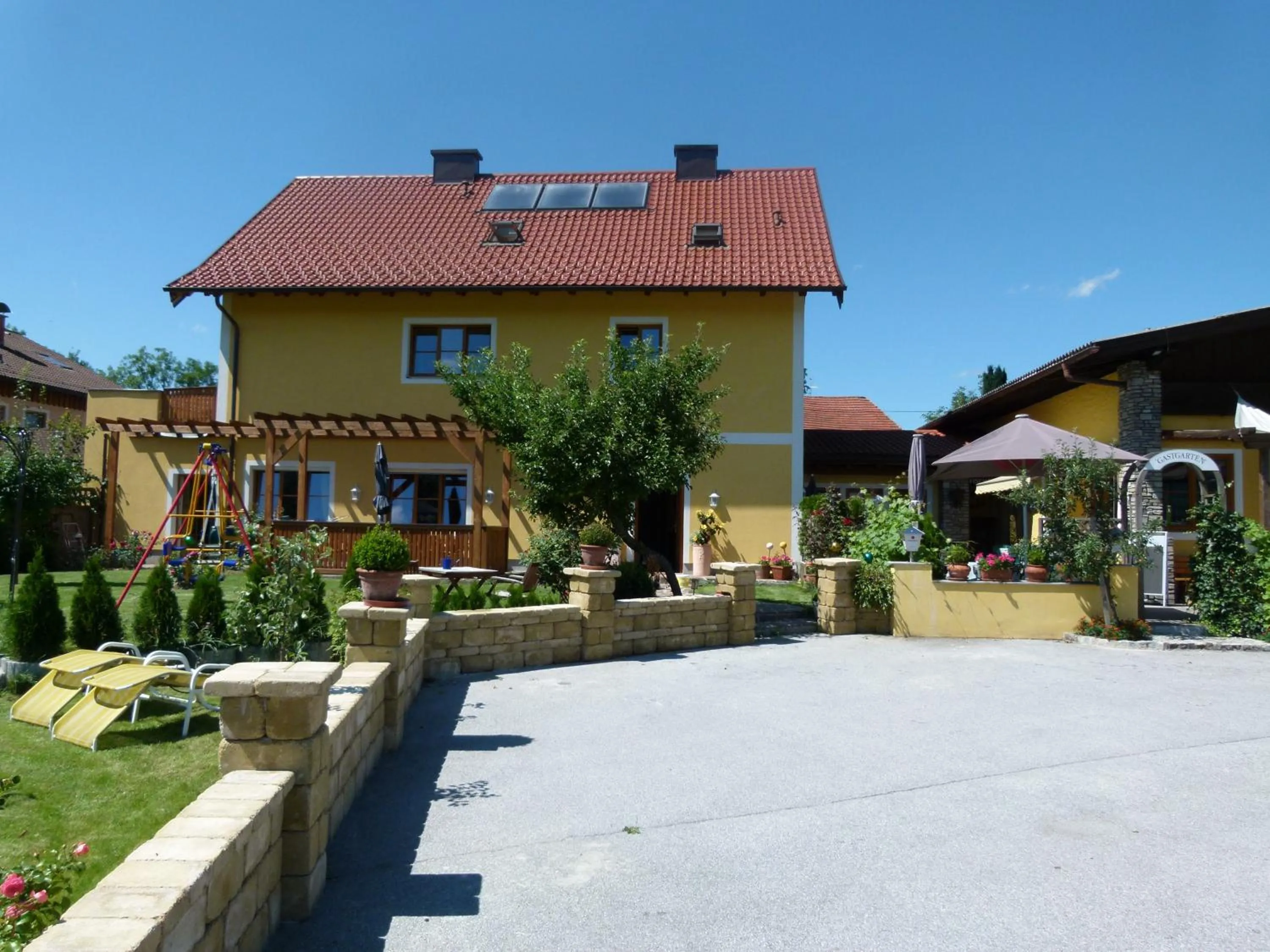 Facade/entrance in Hotel Fischachstubn