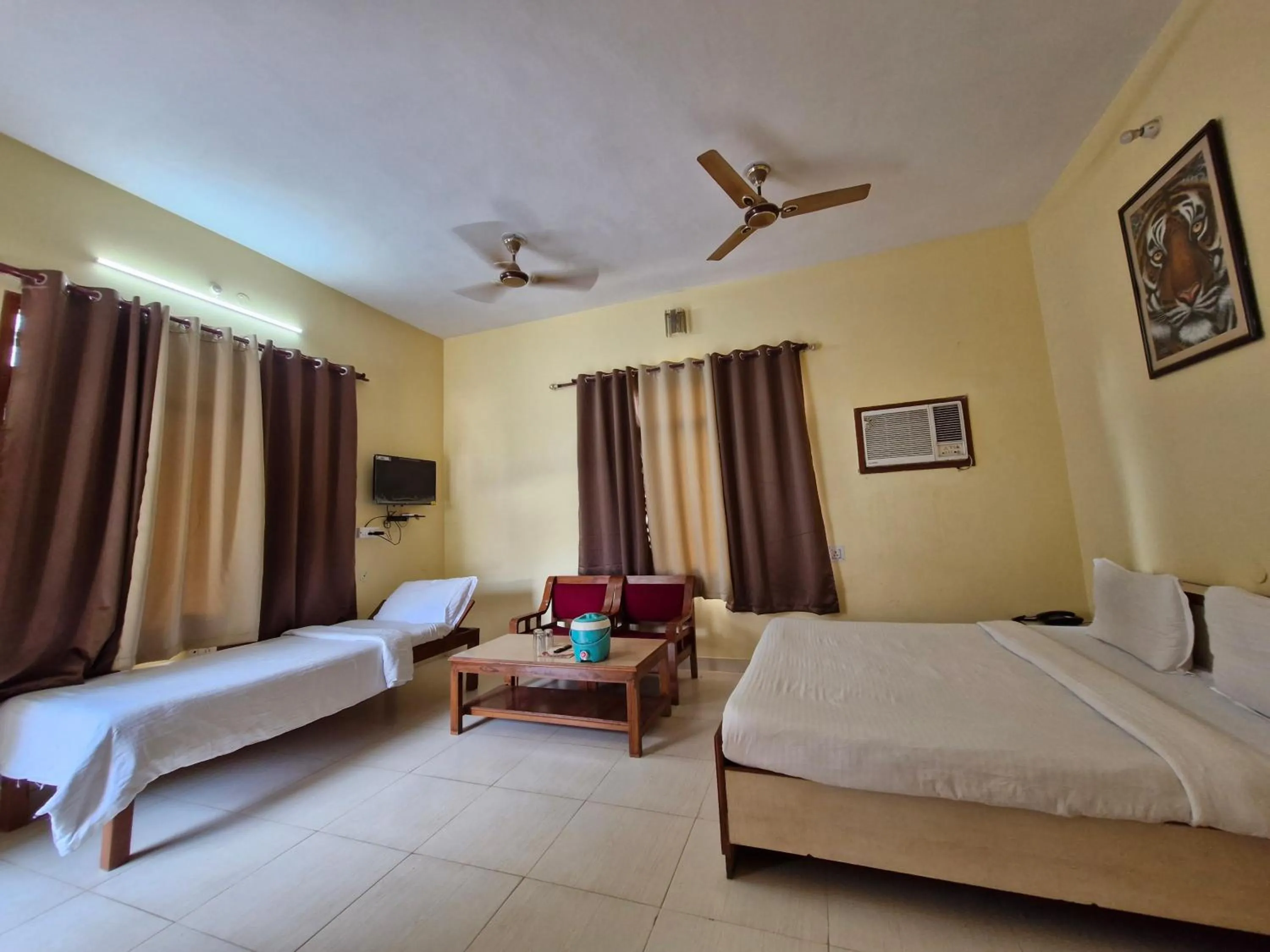 Seating area, Bed in Hotel Sanctuary Resort