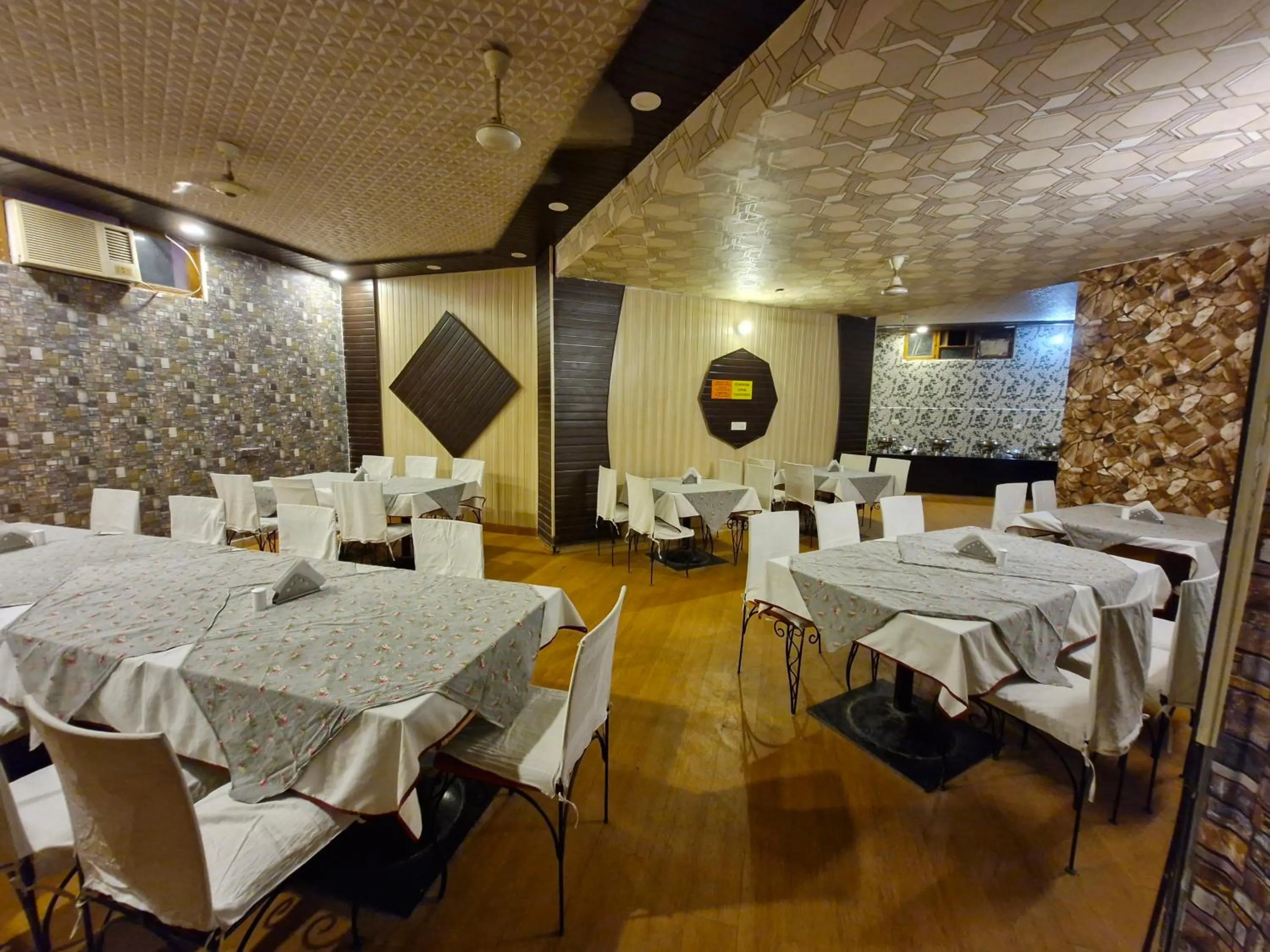 Restaurant/places to eat in Hotel Sanctuary Resort