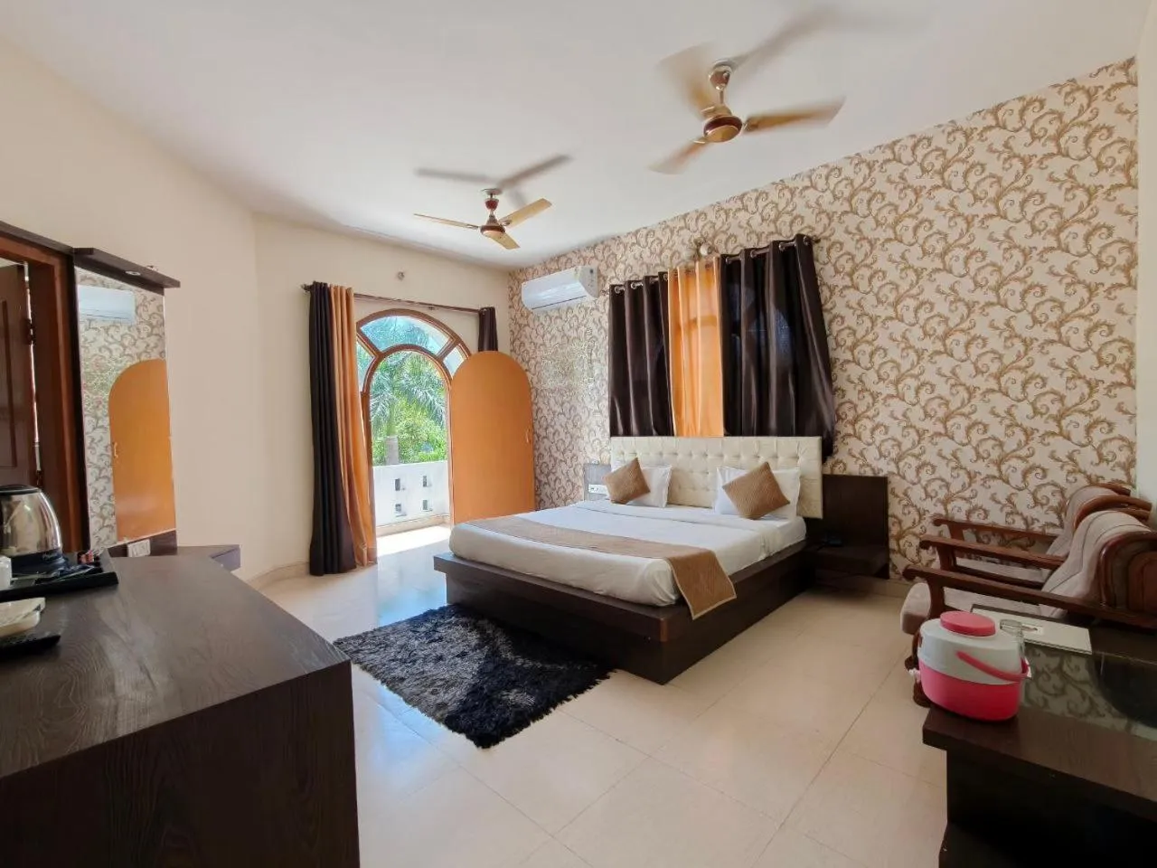 View (from property/room), Bed in Hotel Sanctuary Resort