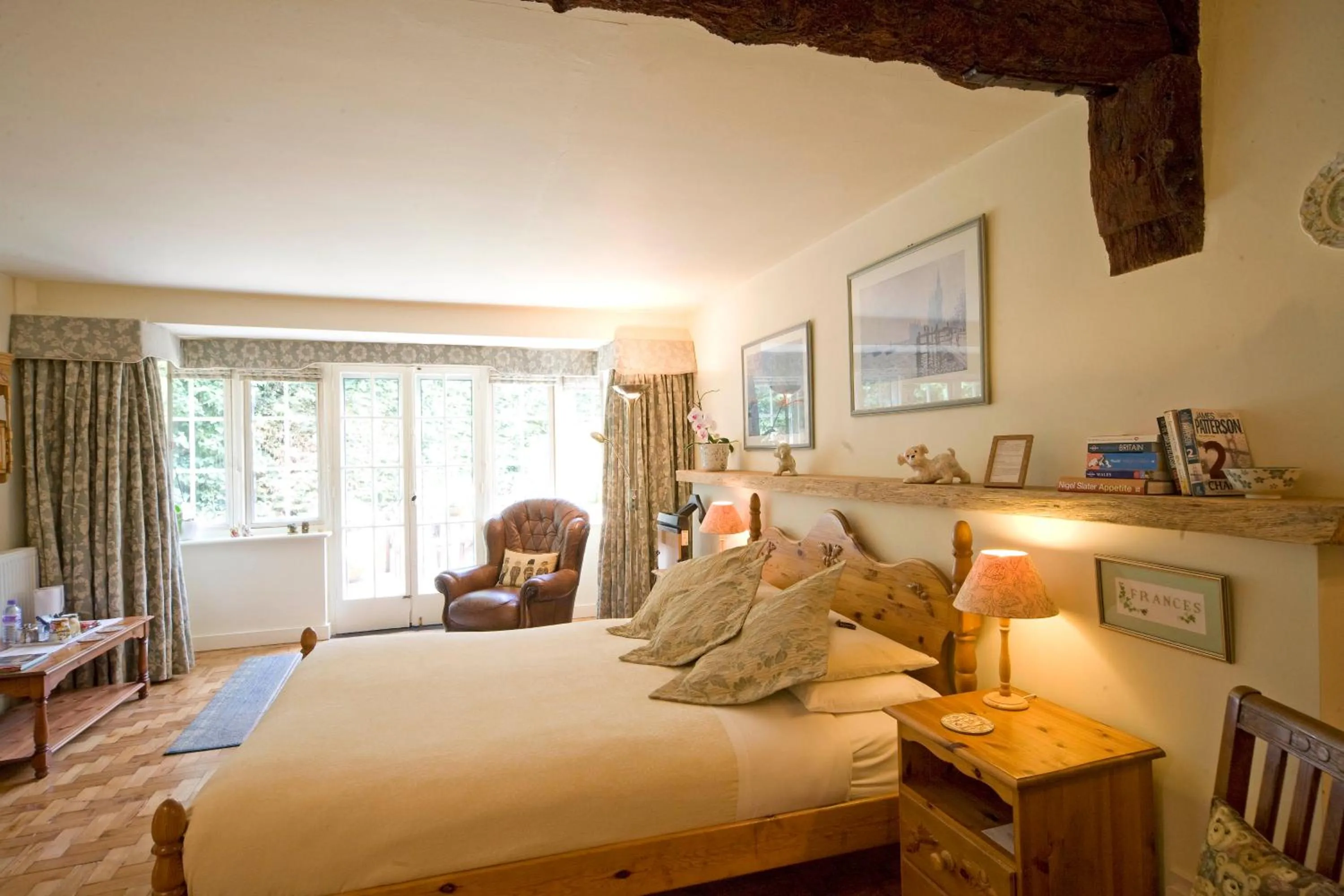 Photo of the whole room, Bed in Park Cottage
