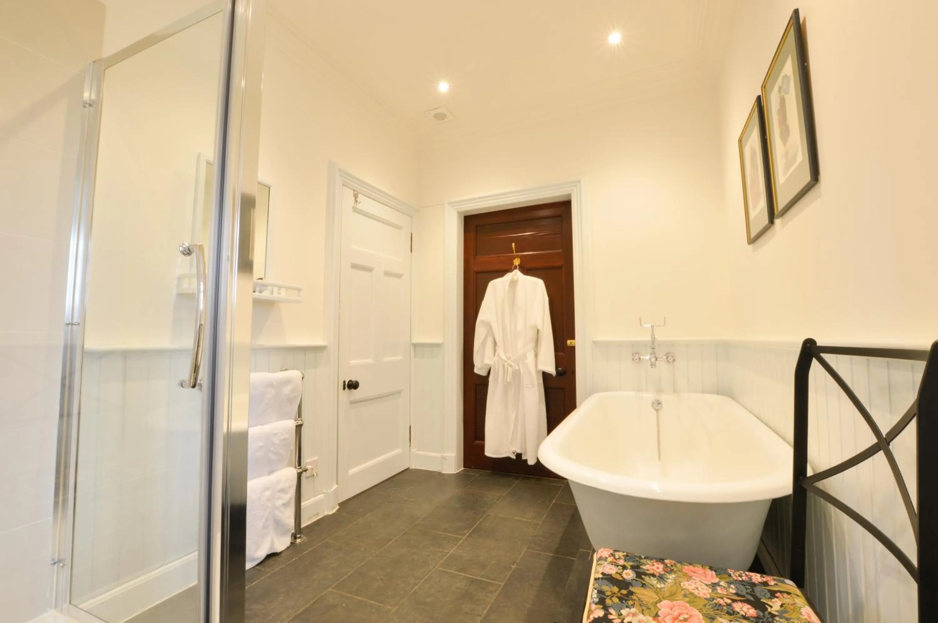 Bathroom, Bed in Barcaldine Castle