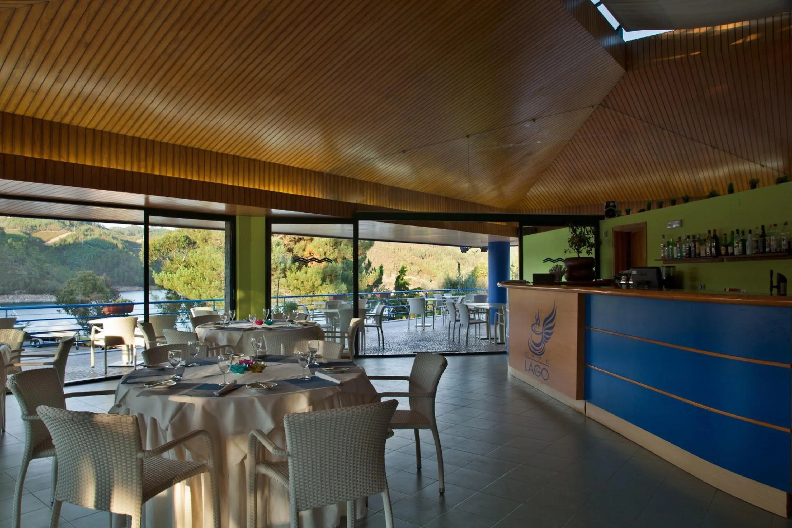 Restaurant/places to eat in Apartamentos do Lago