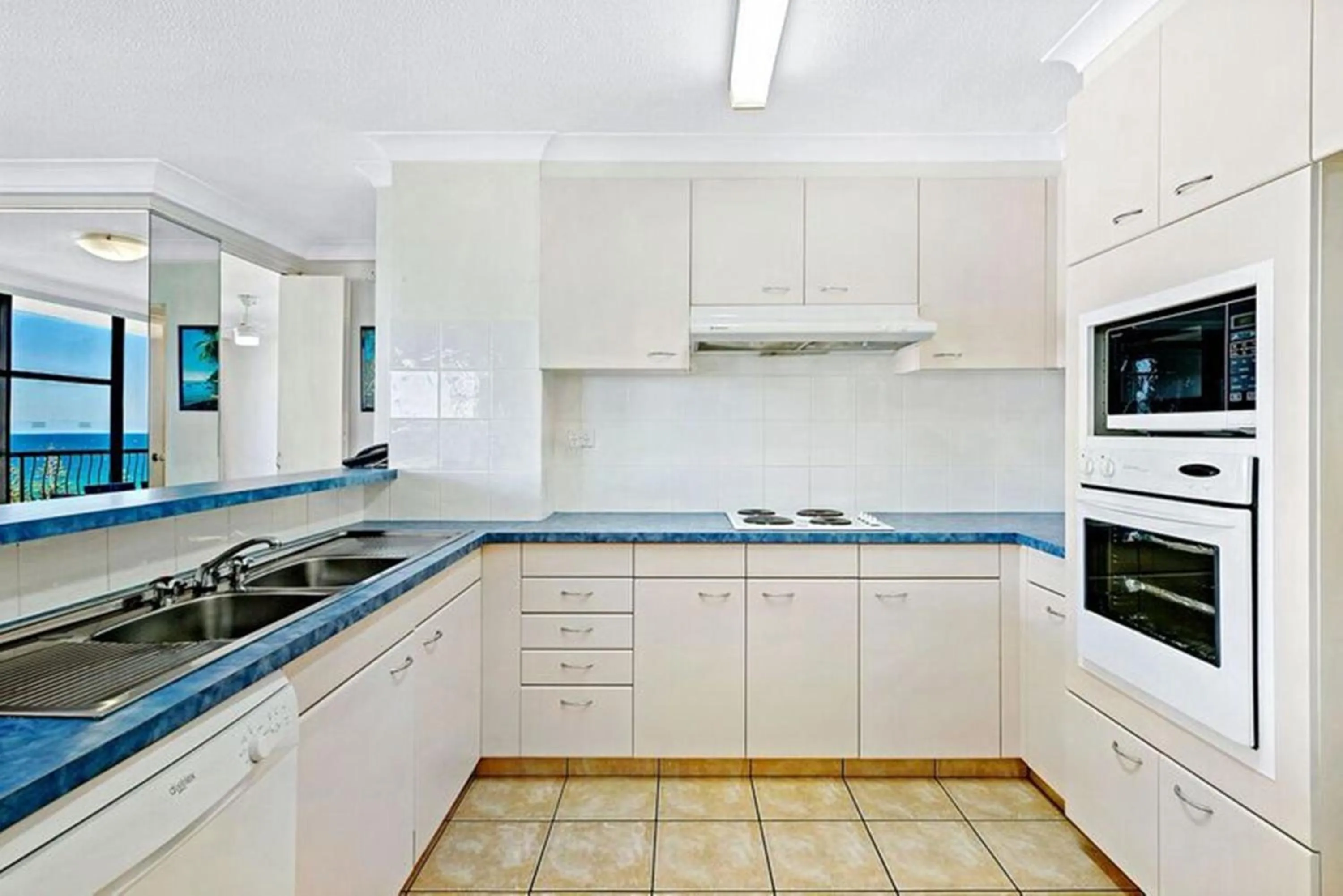 Kitchen or kitchenette in ULTIQA Beach Haven on Broadbeach