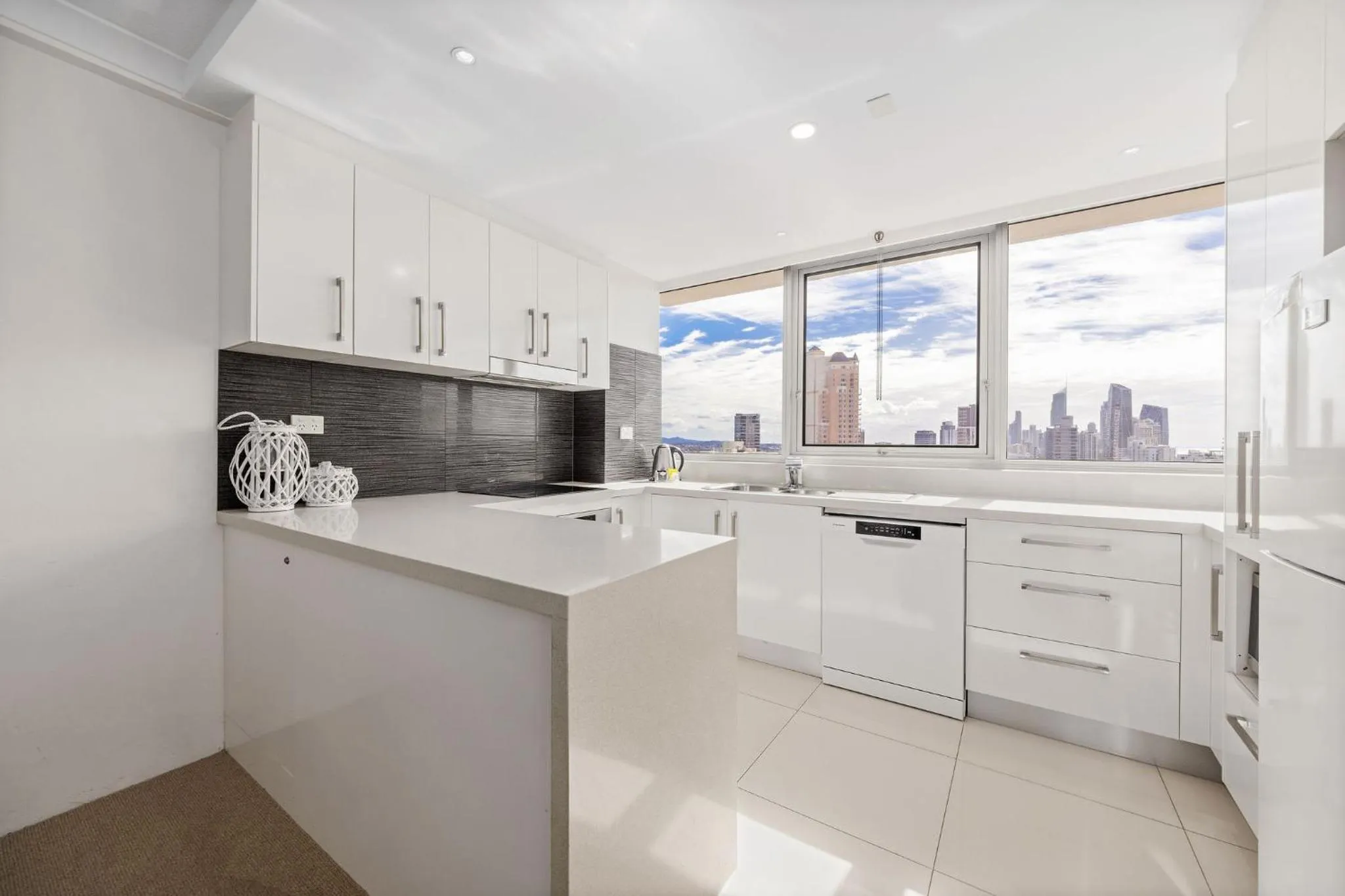 Kitchen or kitchenette in ULTIQA Beach Haven on Broadbeach