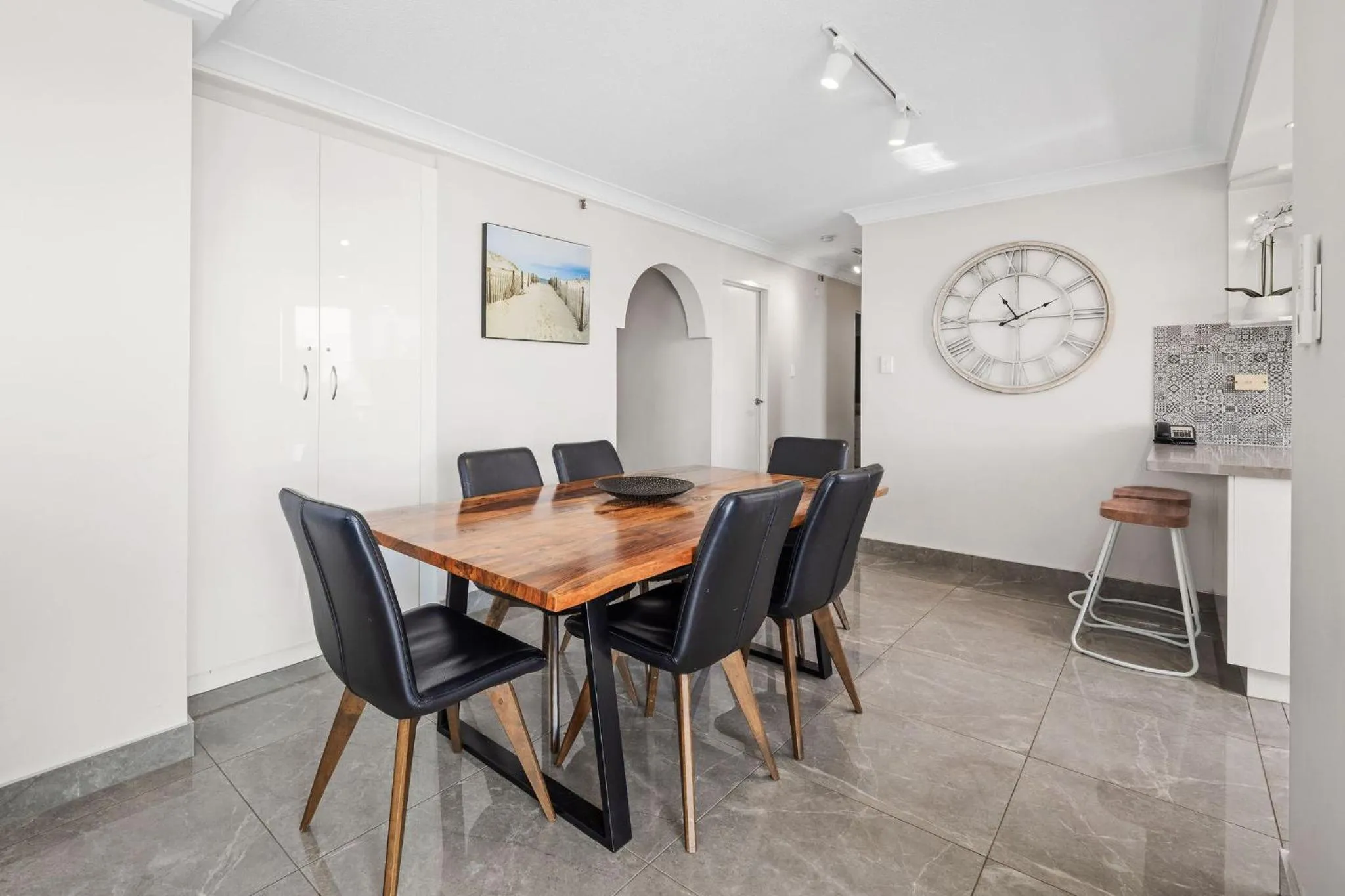 Dining area in ULTIQA Beach Haven on Broadbeach