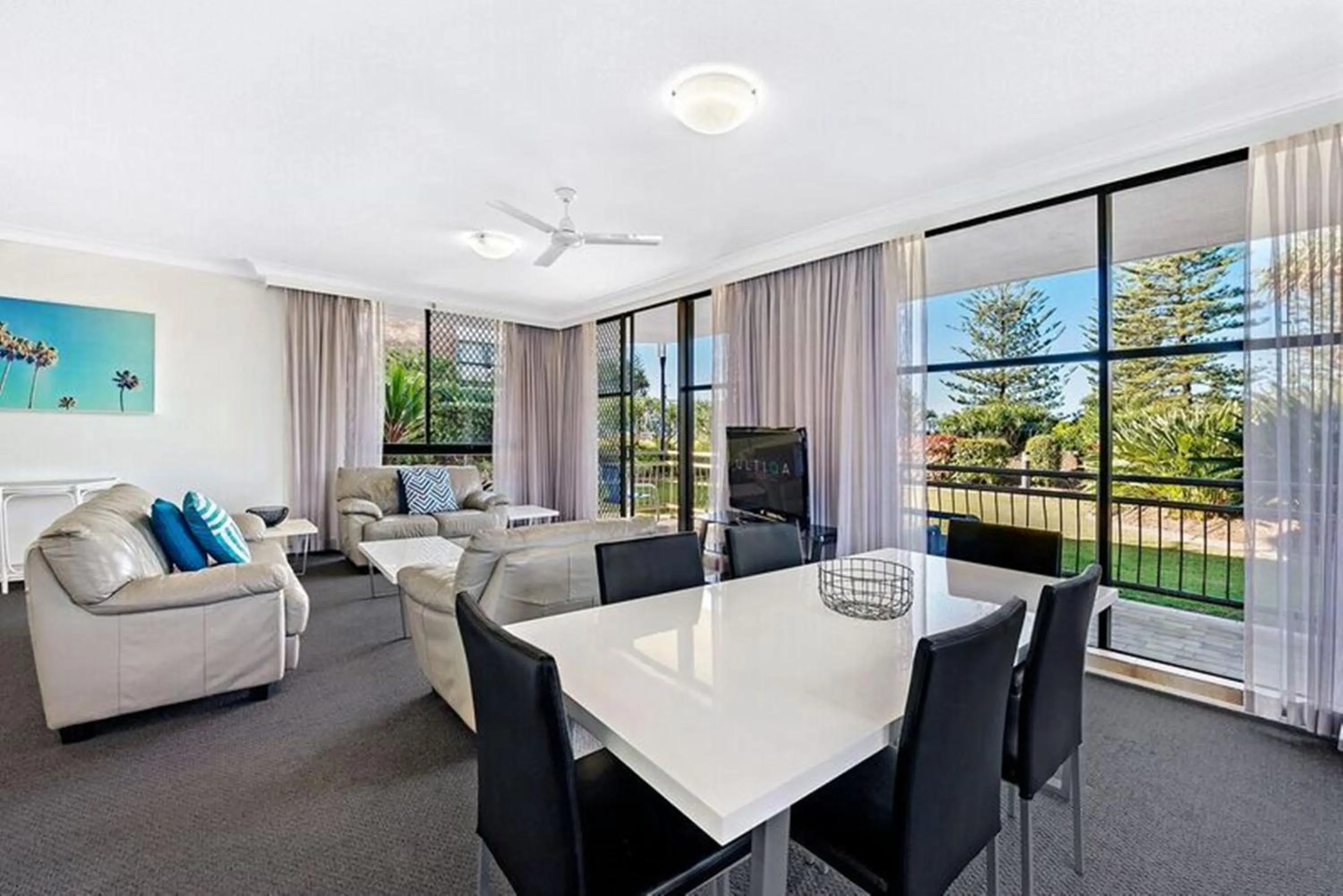 Dining area in ULTIQA Beach Haven on Broadbeach