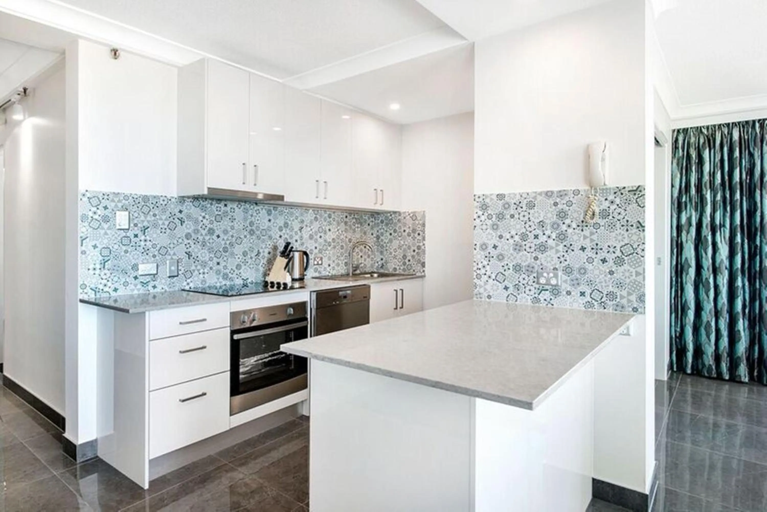 Kitchen or kitchenette in ULTIQA Beach Haven on Broadbeach