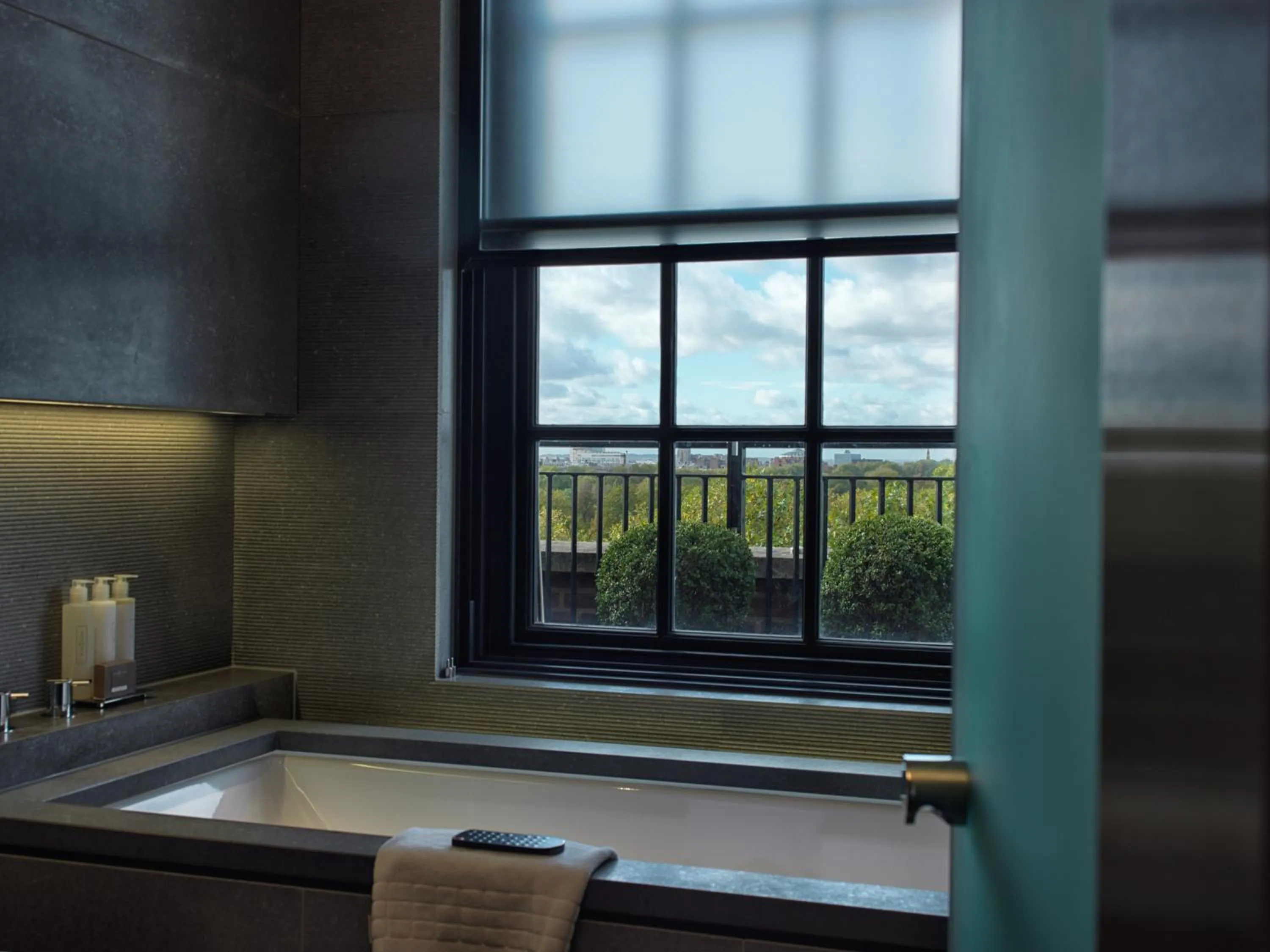 Bathroom in Grosvenor House Suites