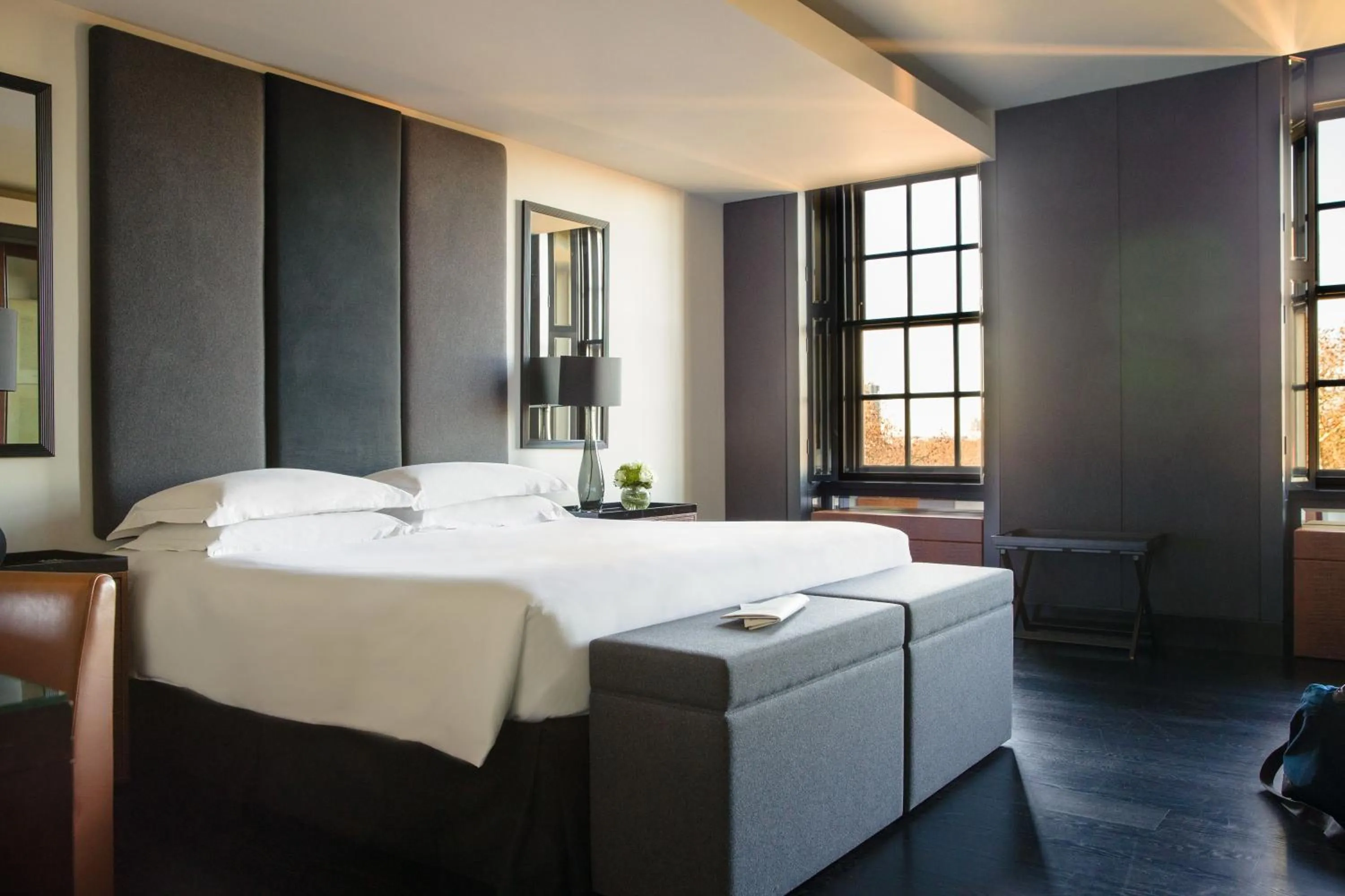 Bed in Grosvenor House Suites