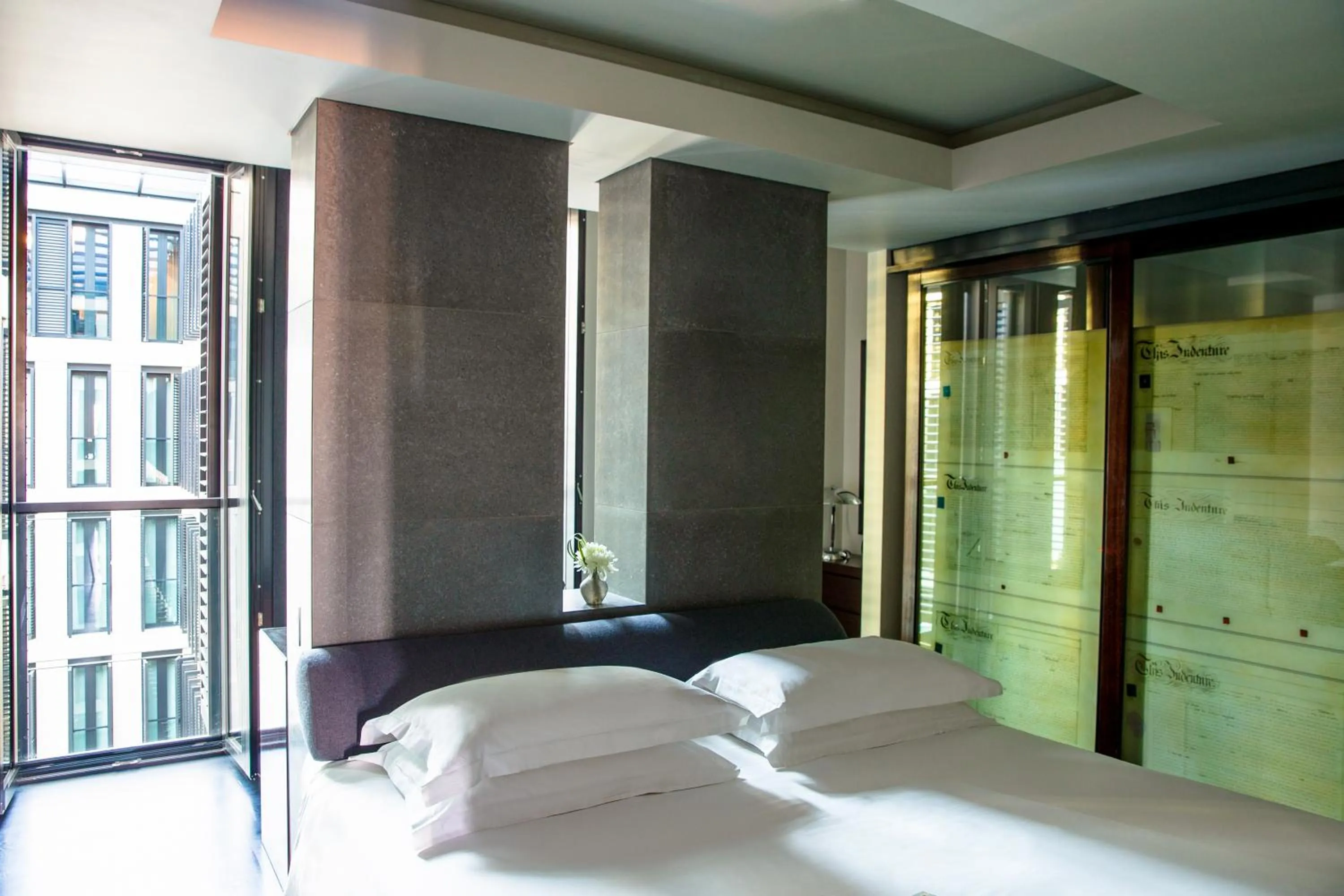 Bedroom, Bed in Grosvenor House Suites