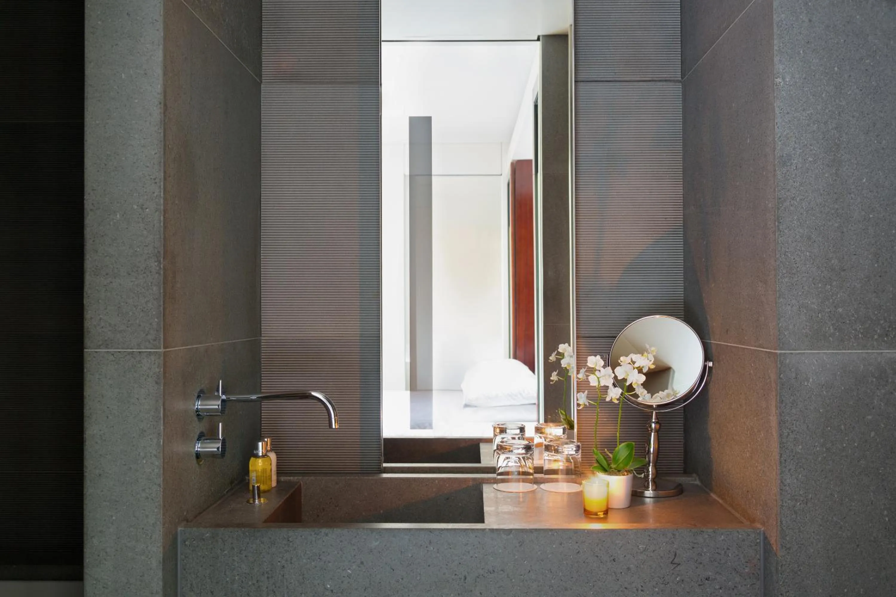 Bathroom in Grosvenor House Suites