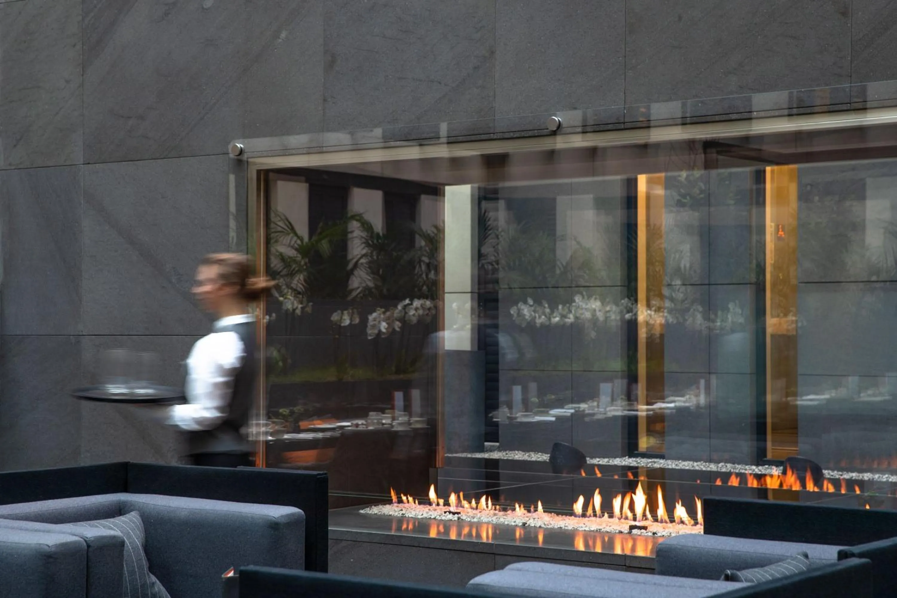 Restaurant/places to eat in Grosvenor House Suites