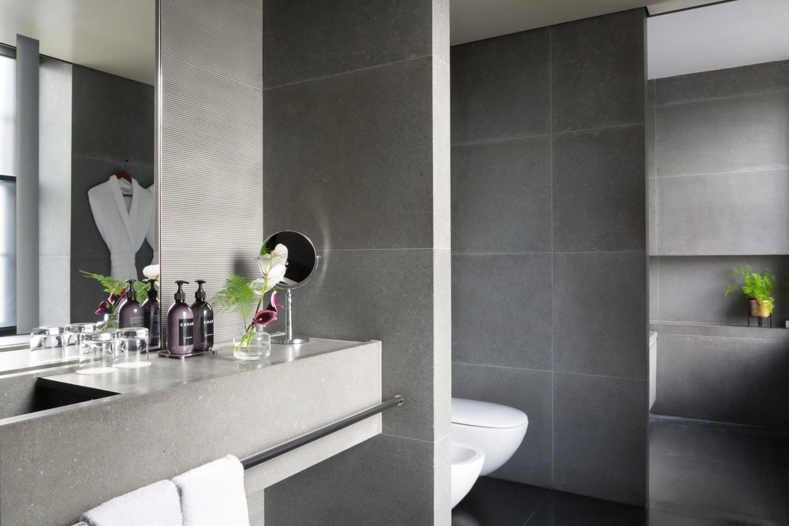 Shower in Grosvenor House Suites