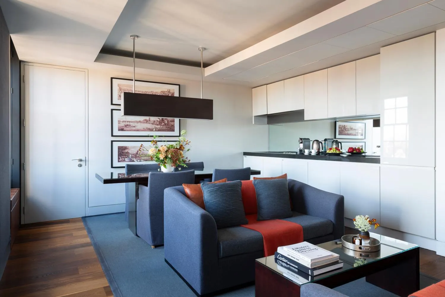 Kitchen or kitchenette in Grosvenor House Suites