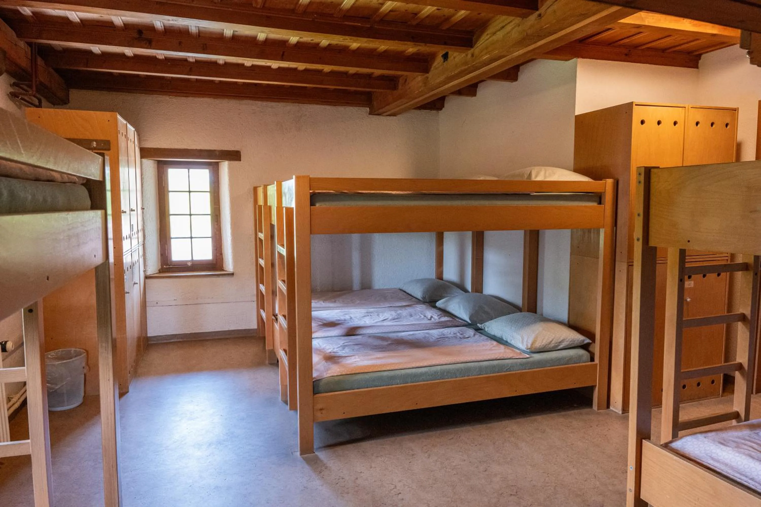 Bedroom, Bed in Brugg Youth Hostel