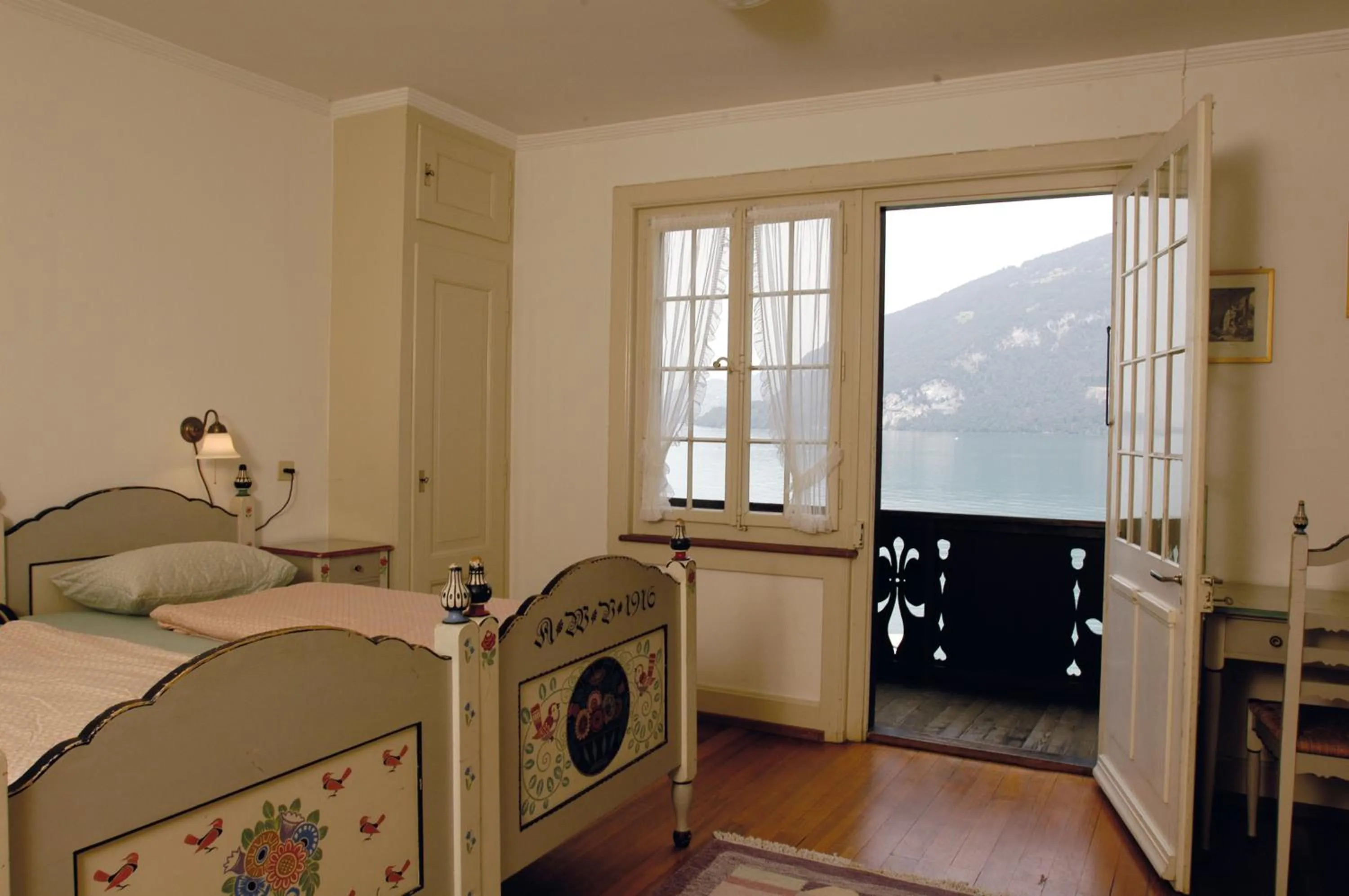 Photo of the whole room, Bed in Leissigen Youth Hostel