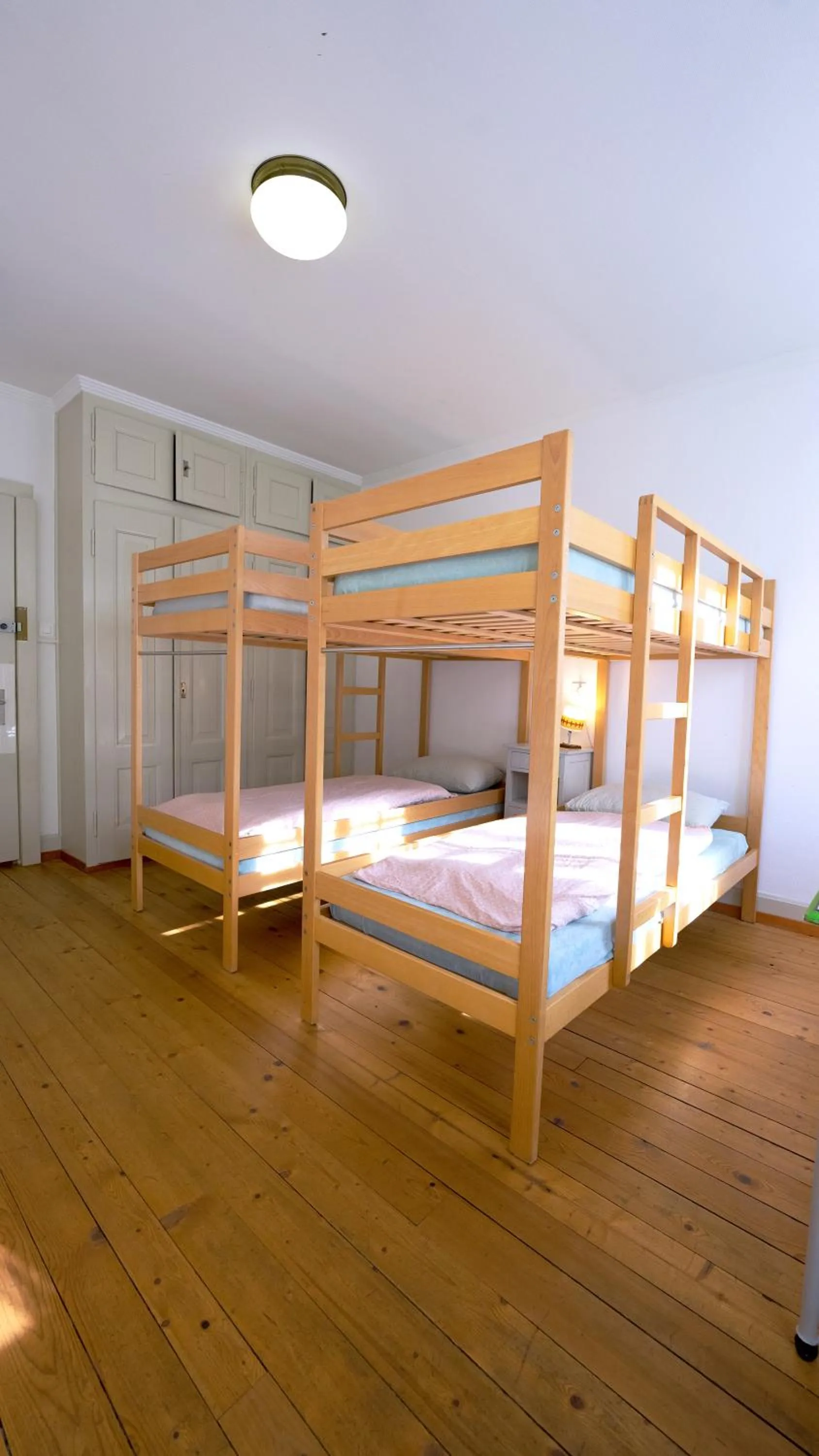 Photo of the whole room, Bed in Leissigen Youth Hostel