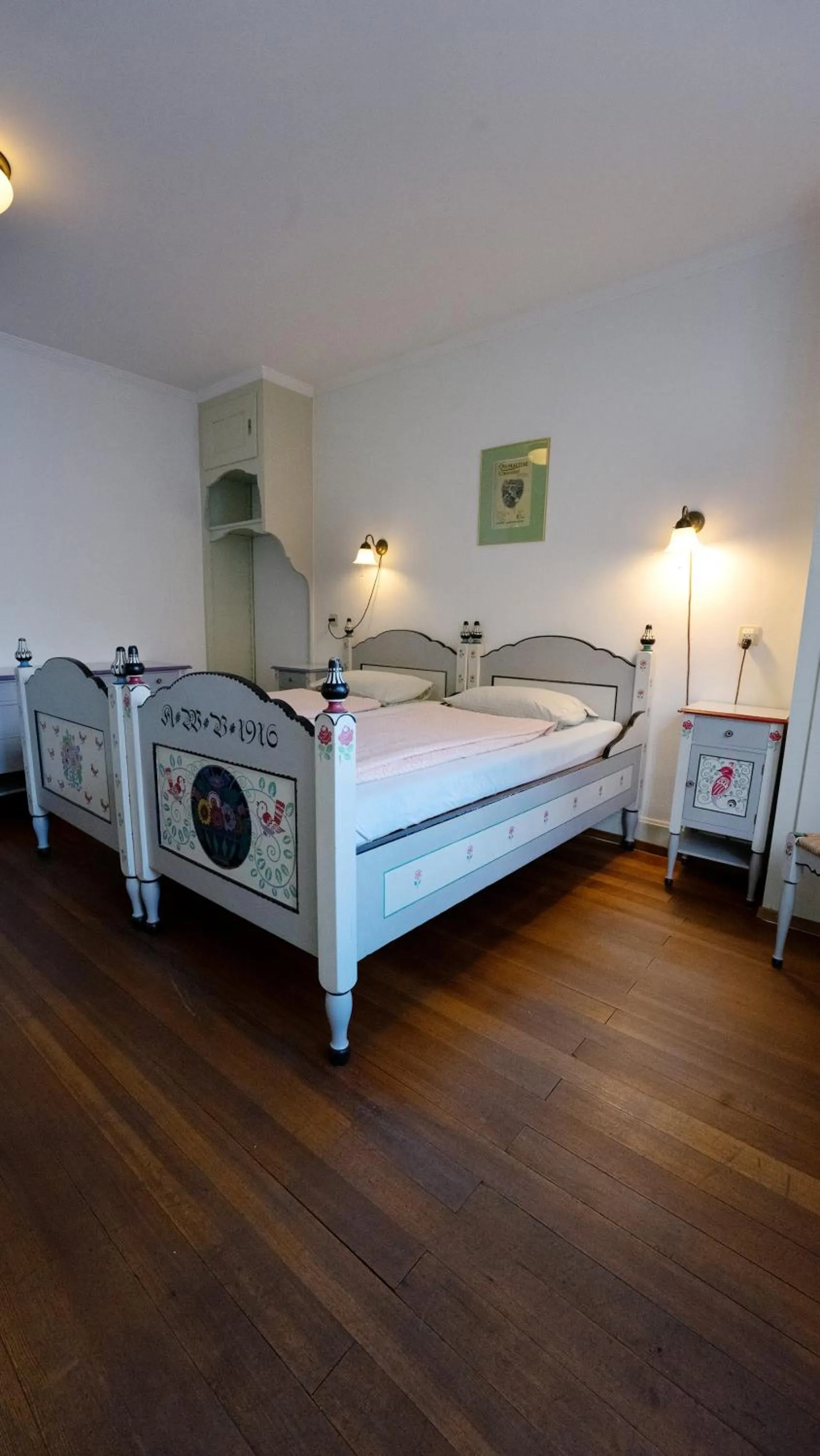 Photo of the whole room, Bed in Leissigen Youth Hostel