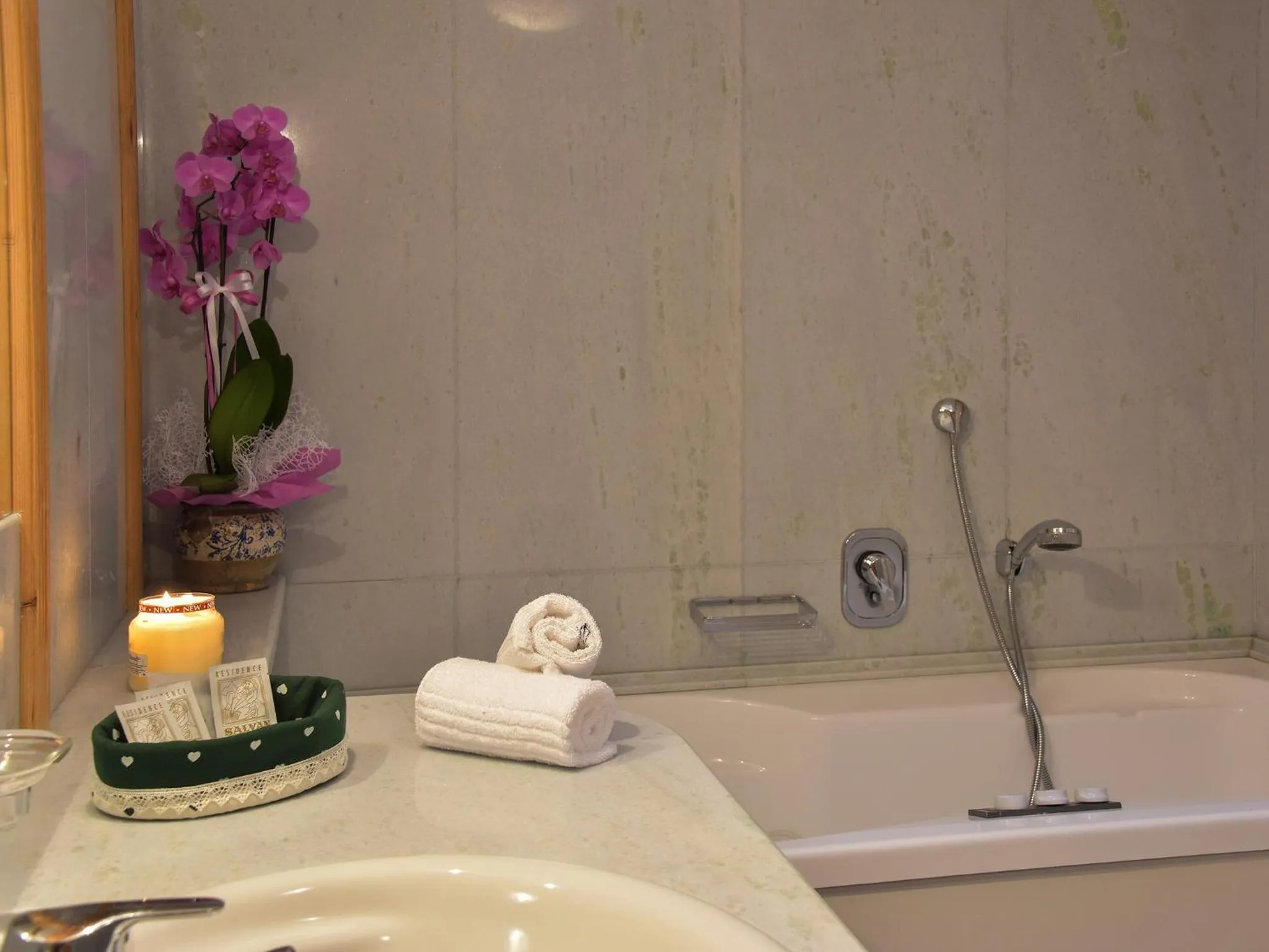 Hot Tub in Residence Salvan