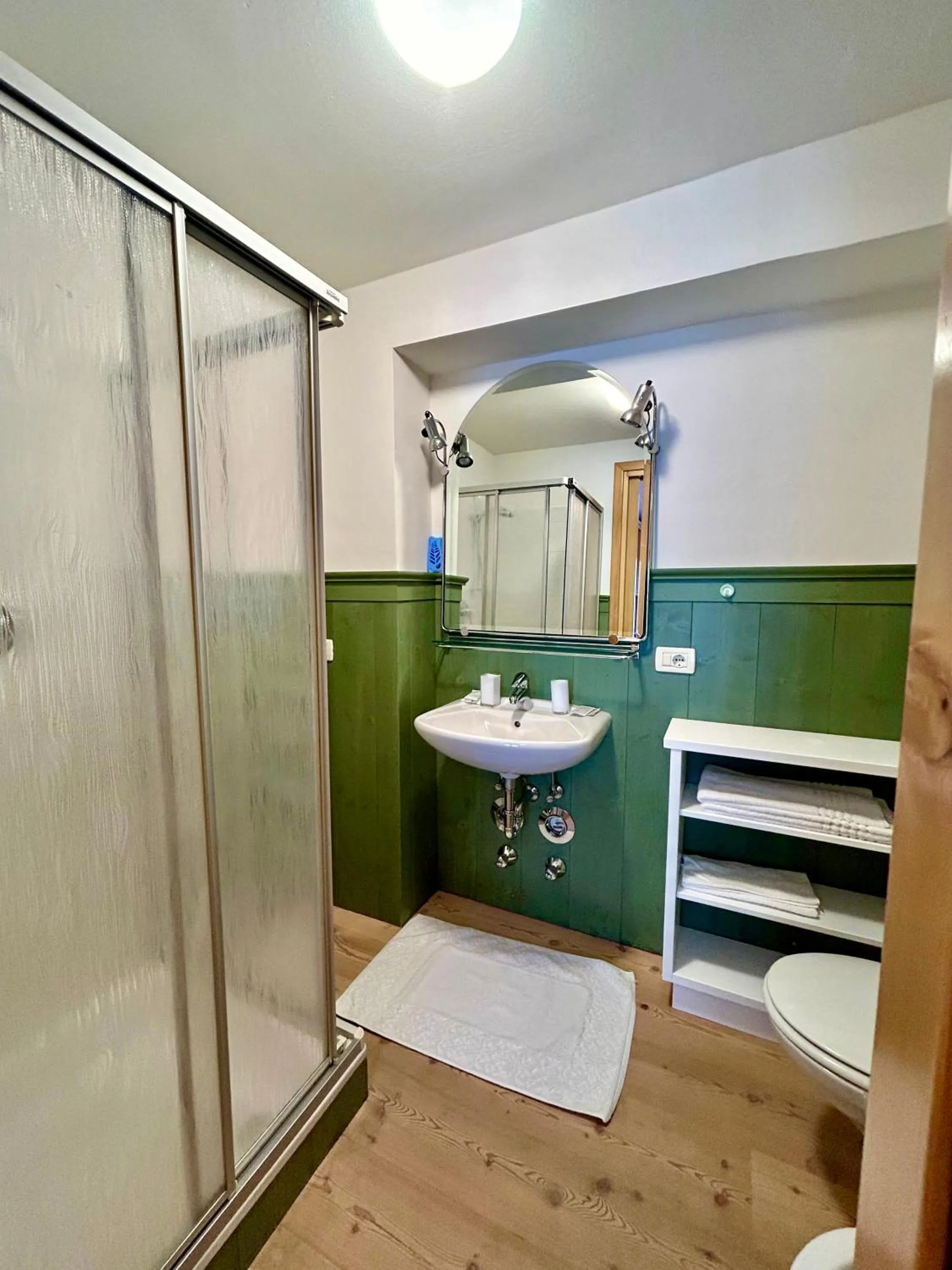 Shower in Residence Salvan