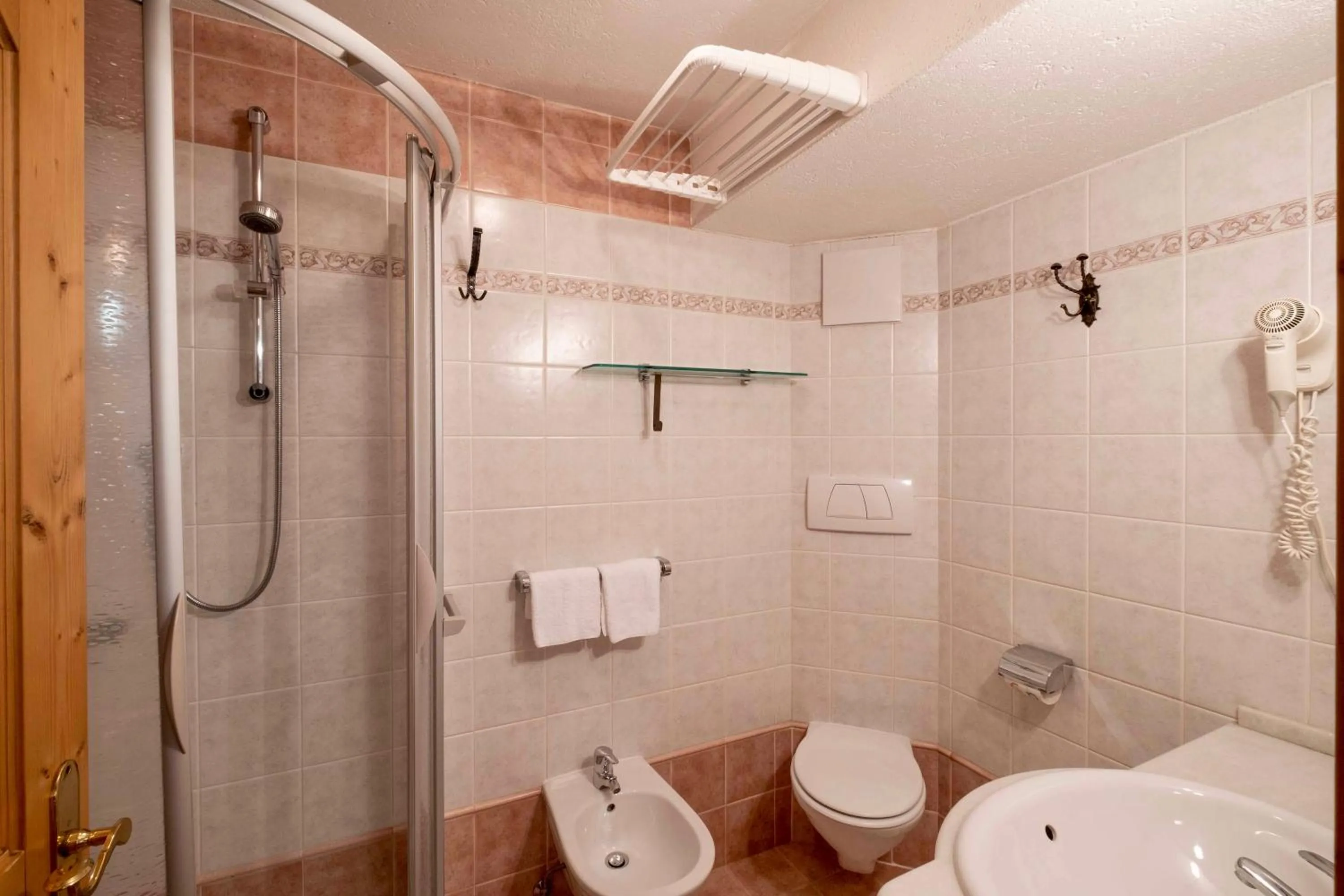 Shower in Residence Salvan