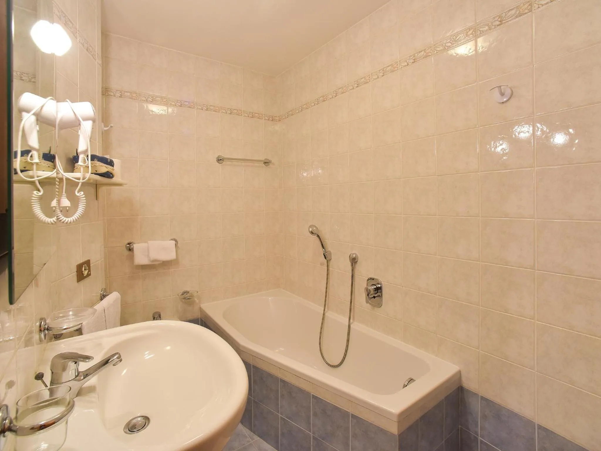 Hot Tub in Residence Salvan