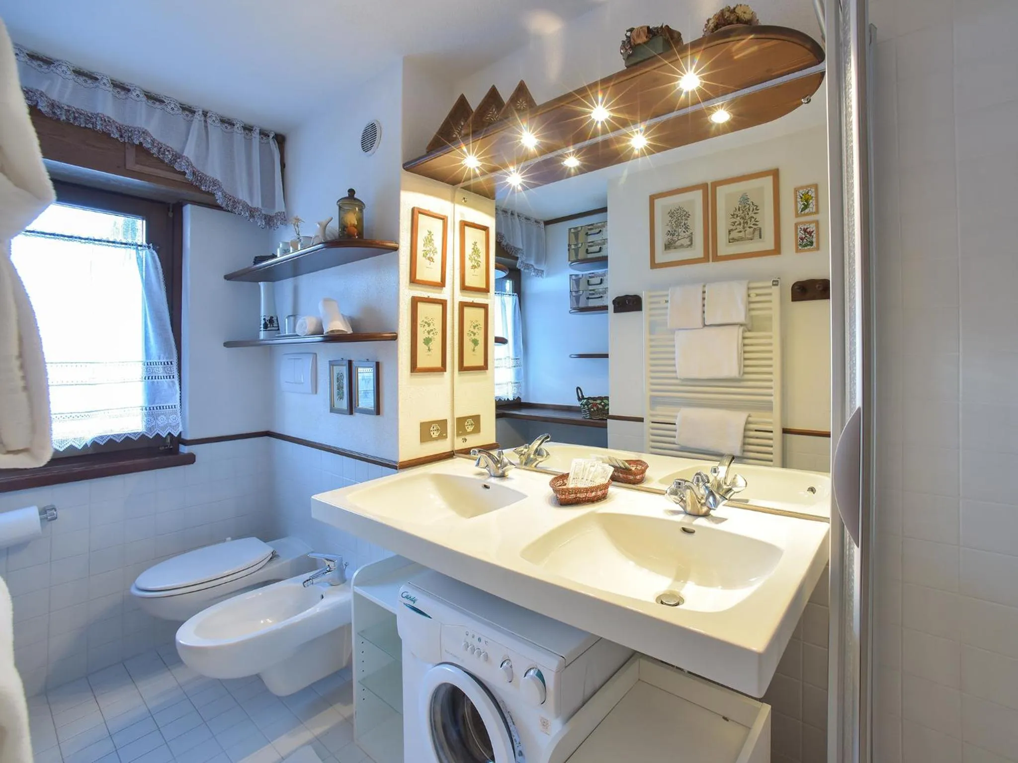 Shower in Residence Salvan