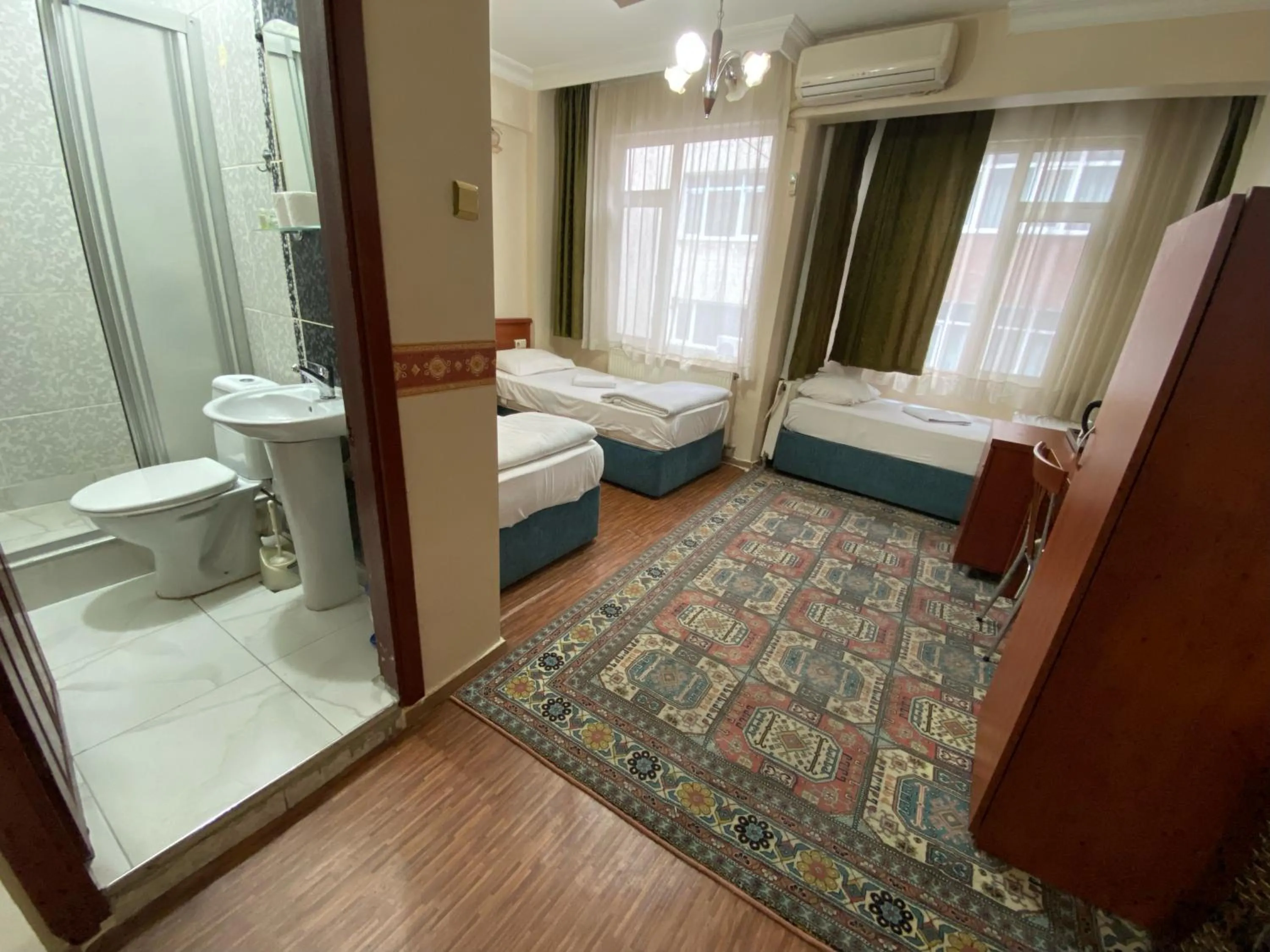 Photo of the whole room, Bed in Kadikoy Kervansaray Hotel