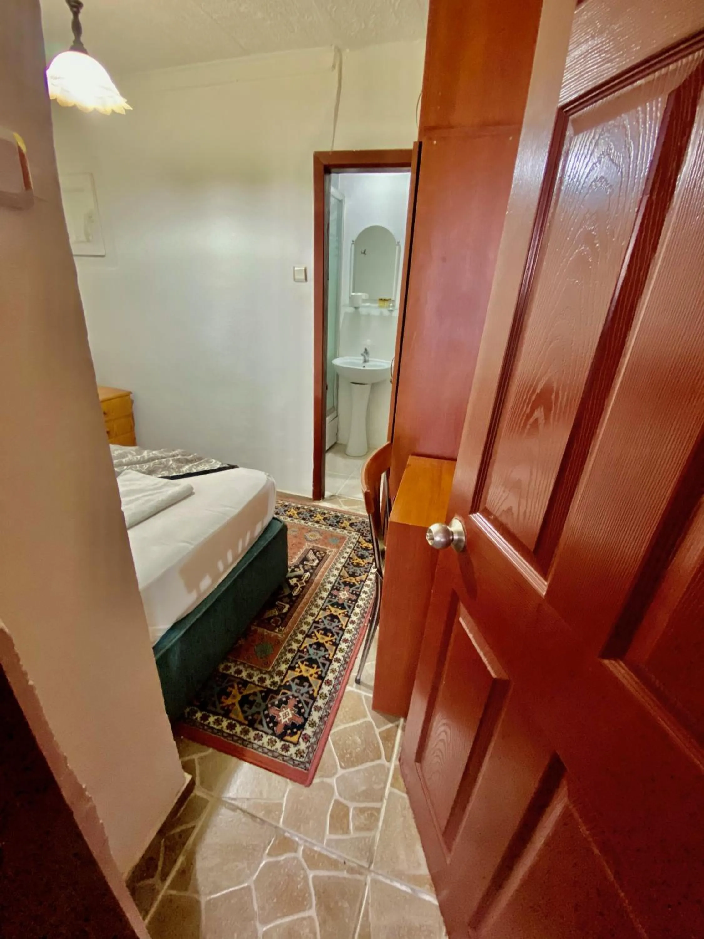 Photo of the whole room, Bed in Kadikoy Kervansaray Hotel