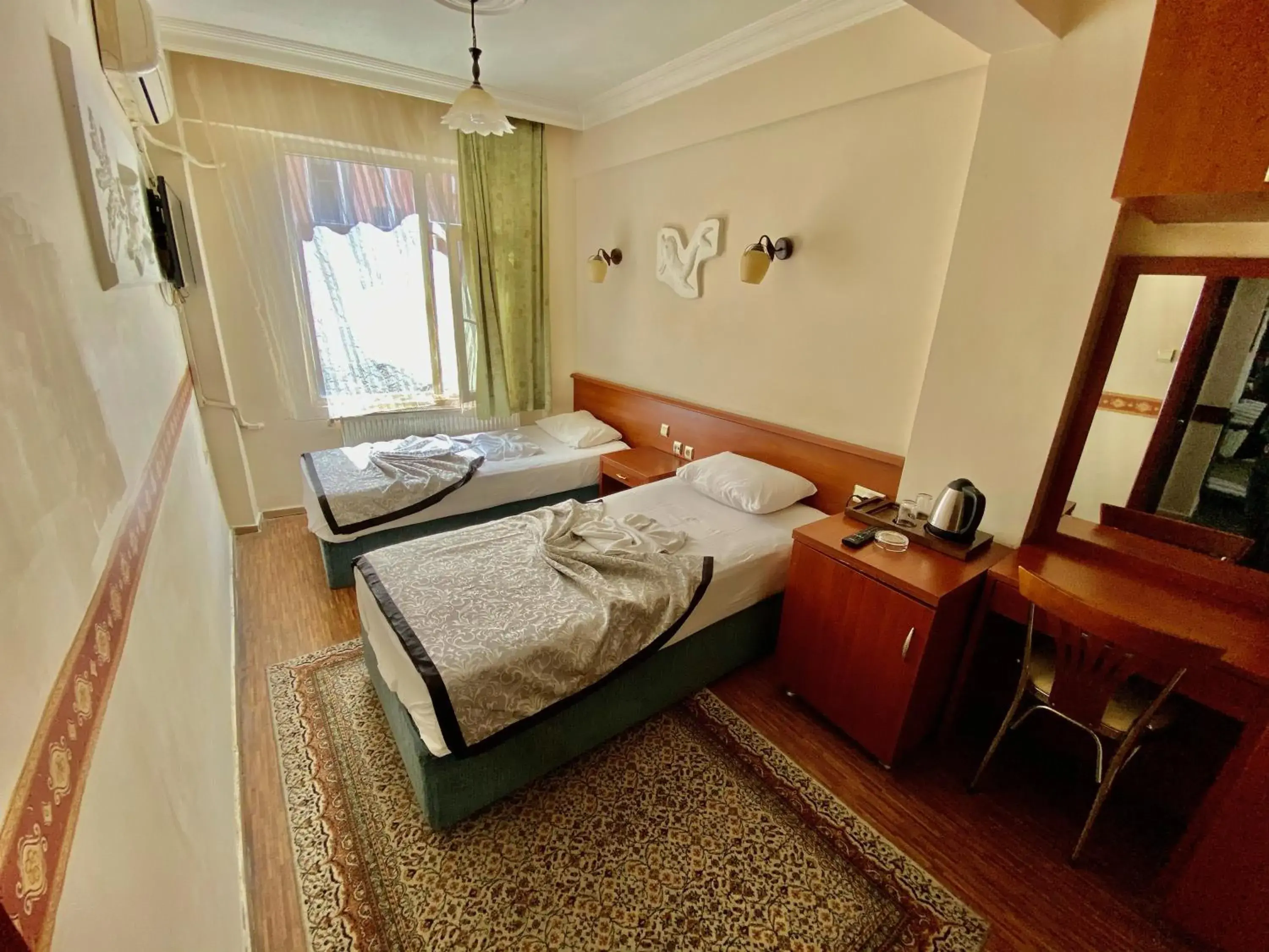 Single Room with Bathroom in Kadikoy Kervansaray Hotel Single Room with Bathroom in Kadikoy Kervansaray Hotel