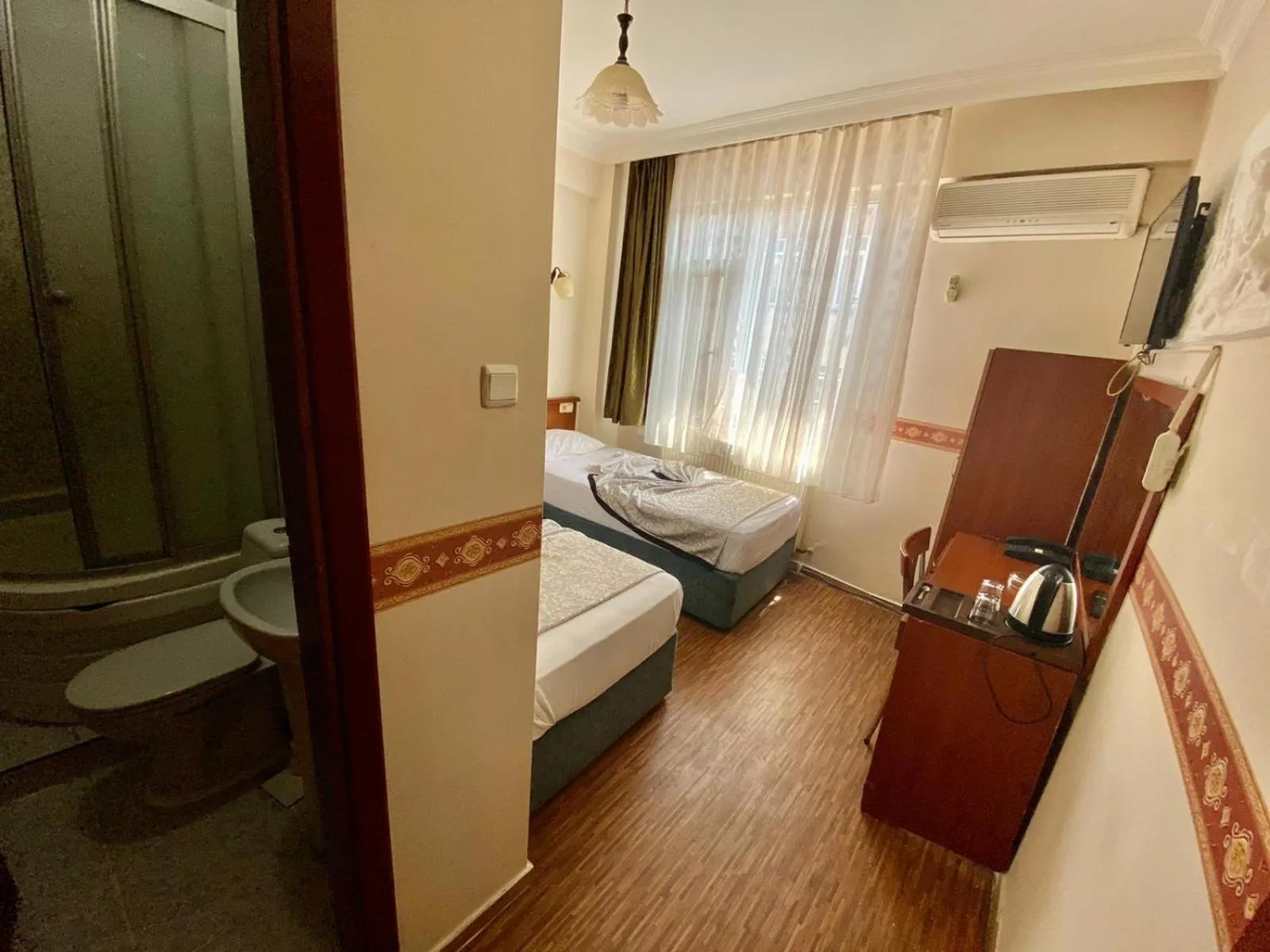 Bathroom, Bed in Kadikoy Kervansaray Hotel