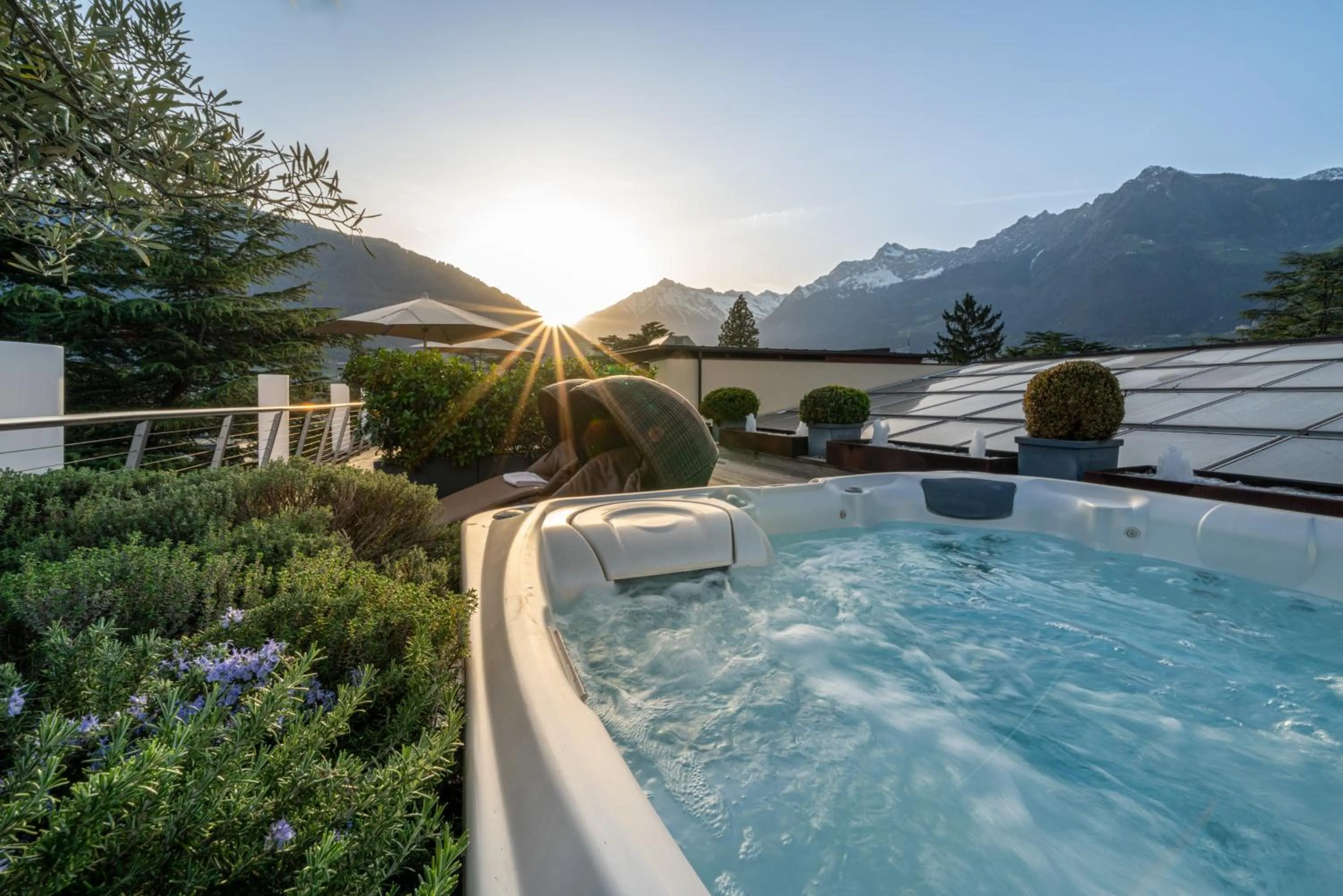 Hot Tub in Hotel Mignon Meran Park & Spa