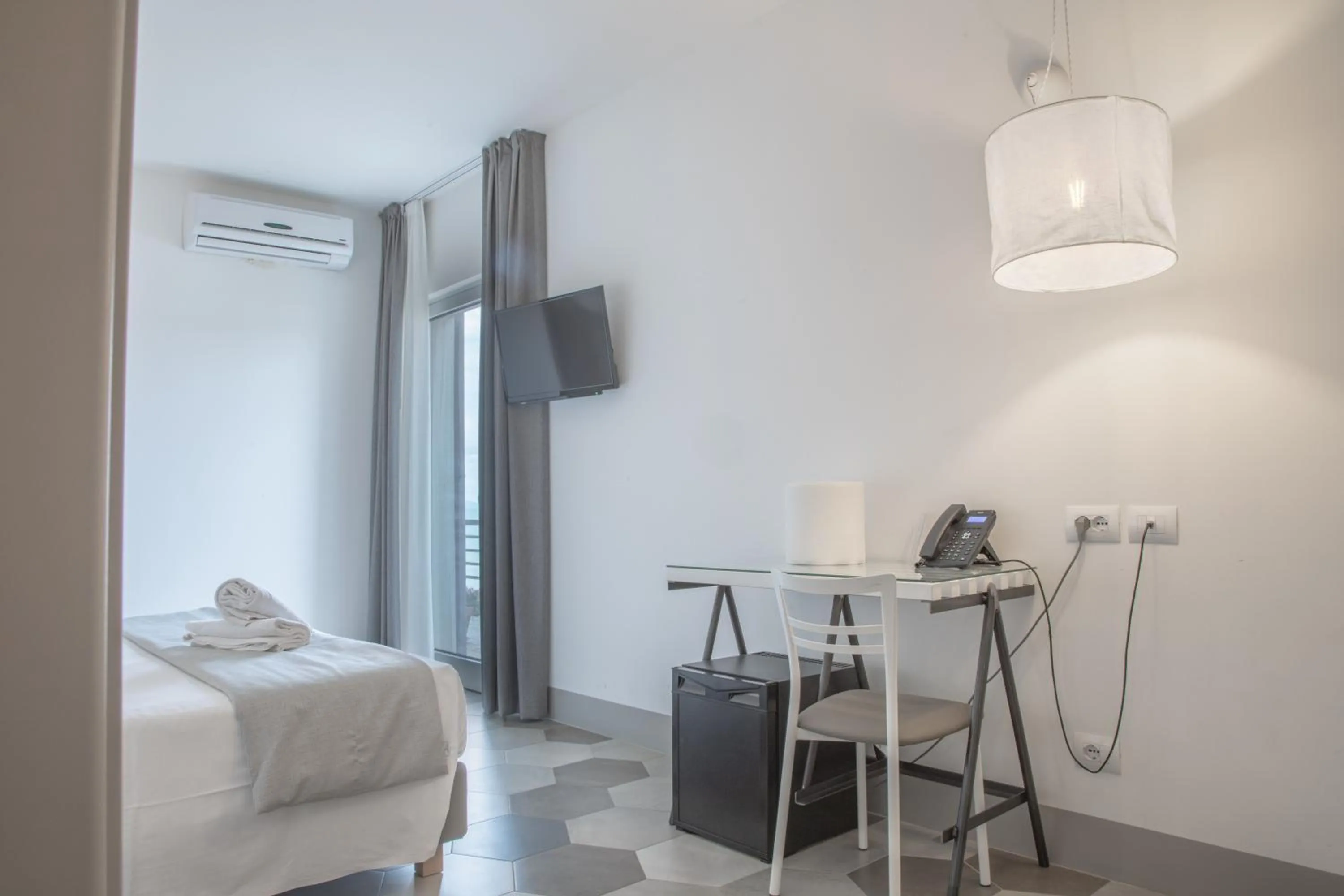 TV and multimedia, Bed in Hotel Villa Ambra