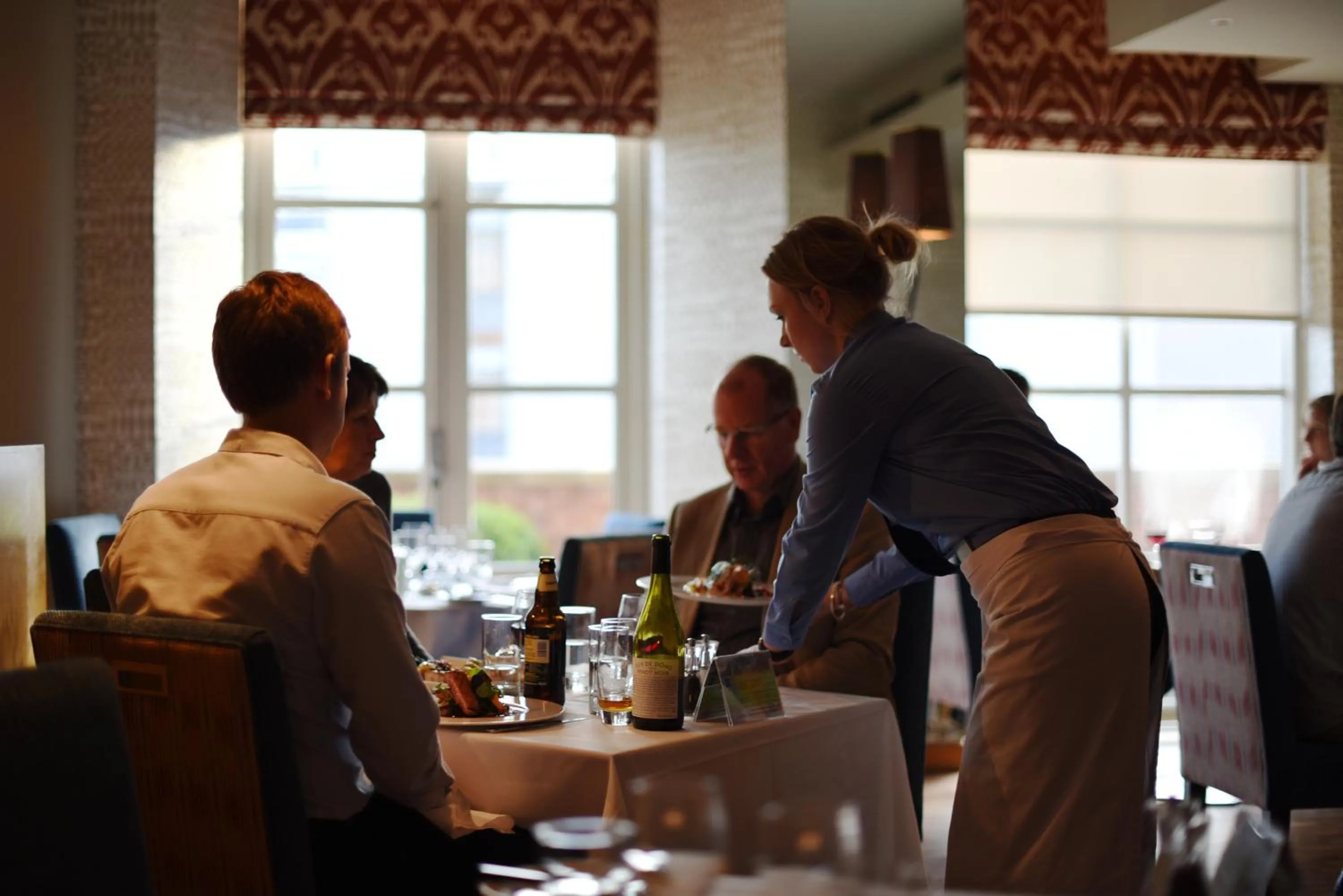 Restaurant/places to eat in Hart's Hotel