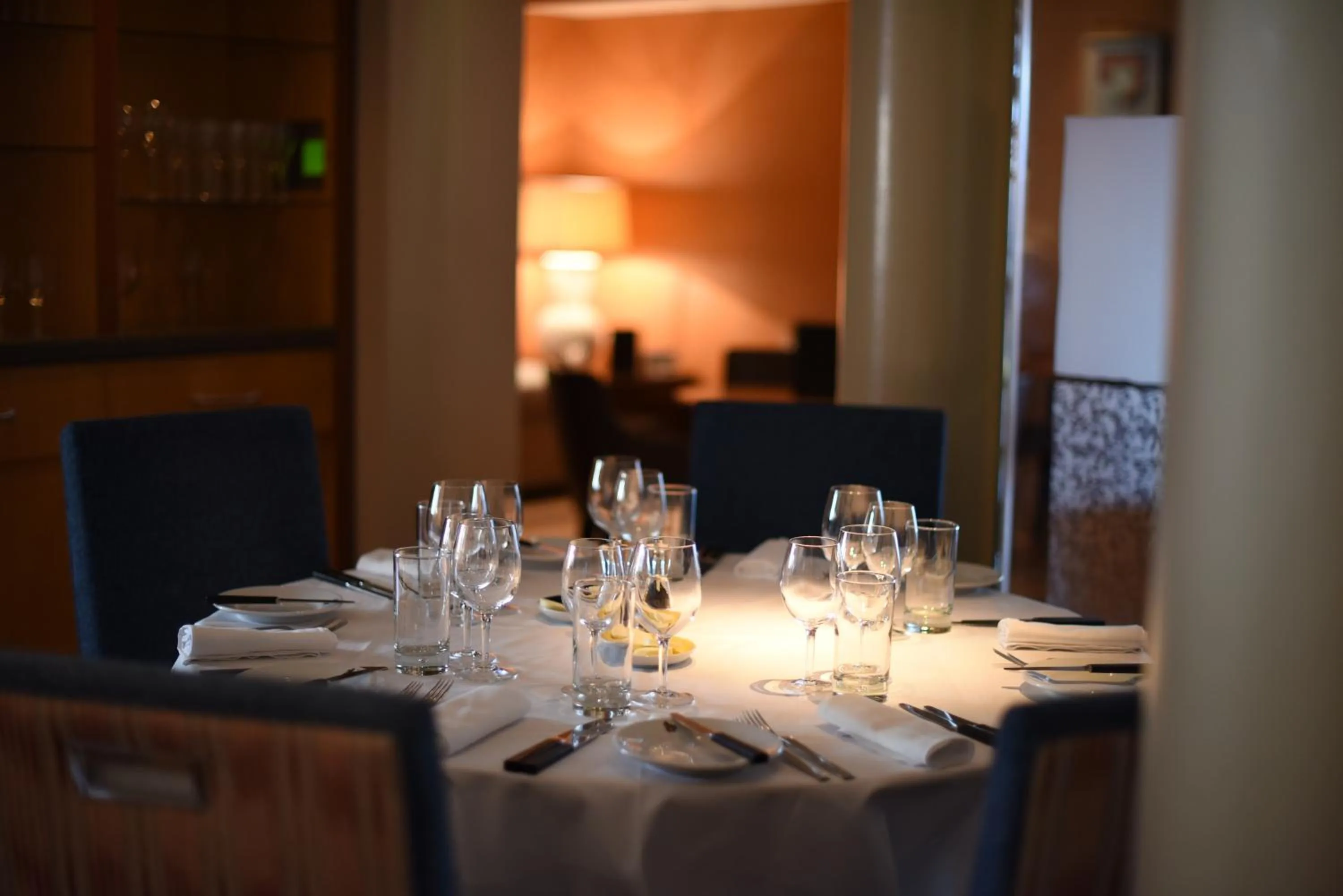 Restaurant/places to eat in Hart's Hotel