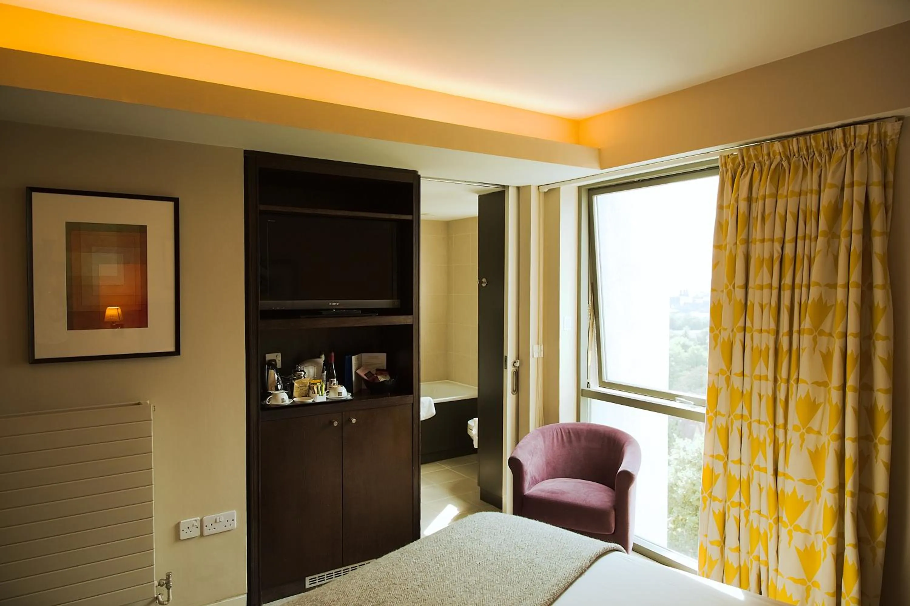 Bedroom, Bed in Hart's Hotel