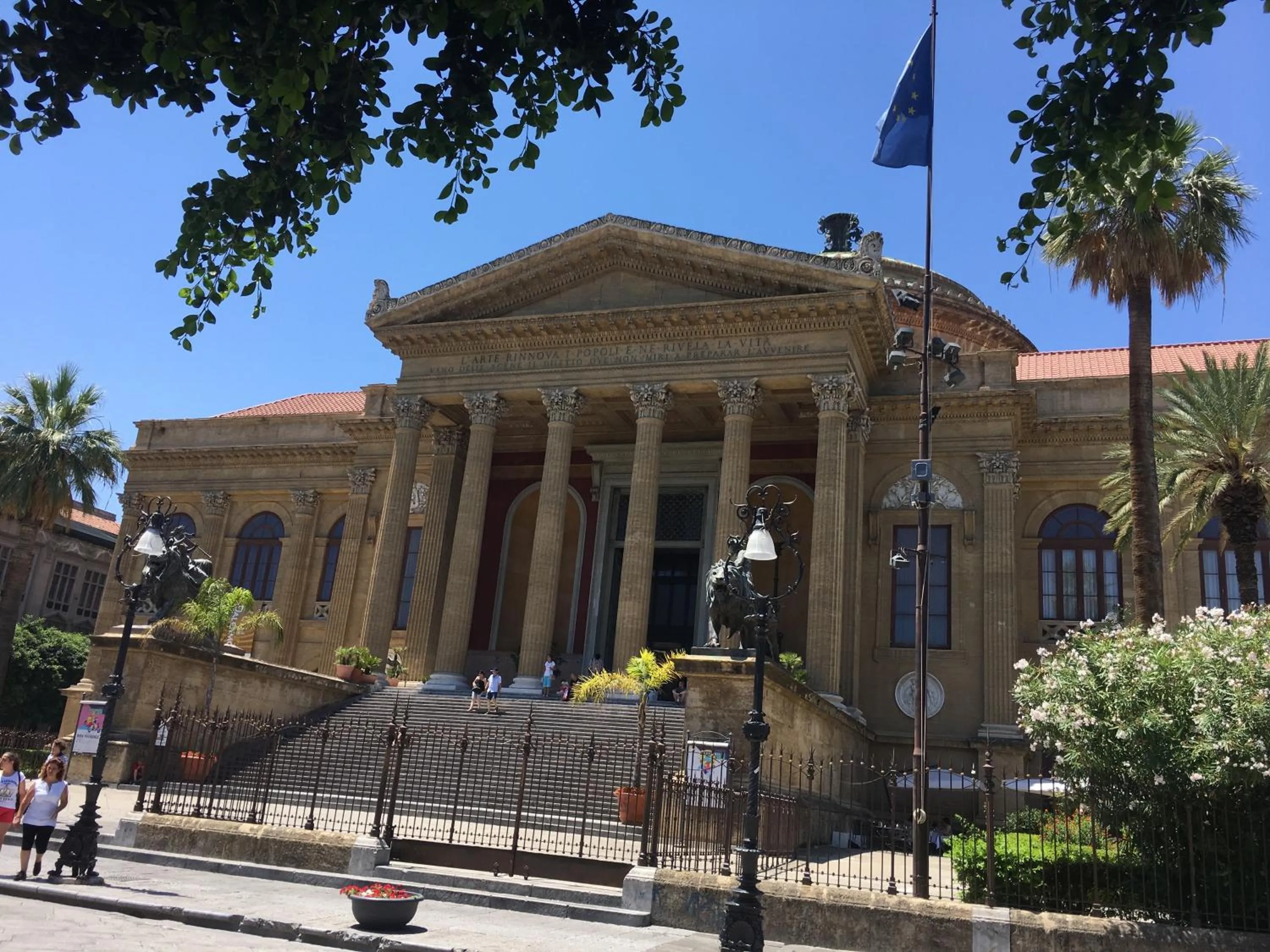 Property building in YooRoom