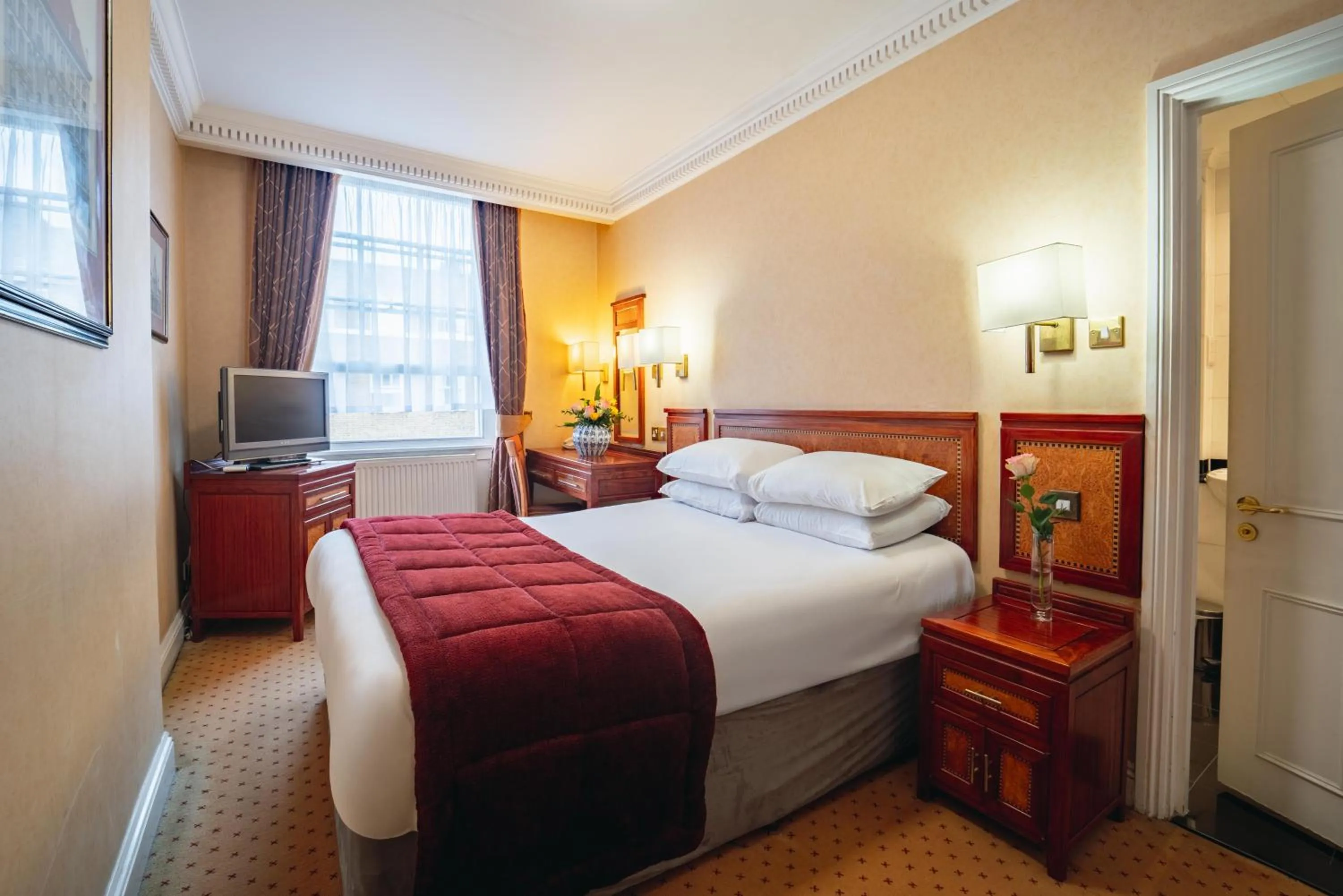 Bed in Grange Clarendon Hotel