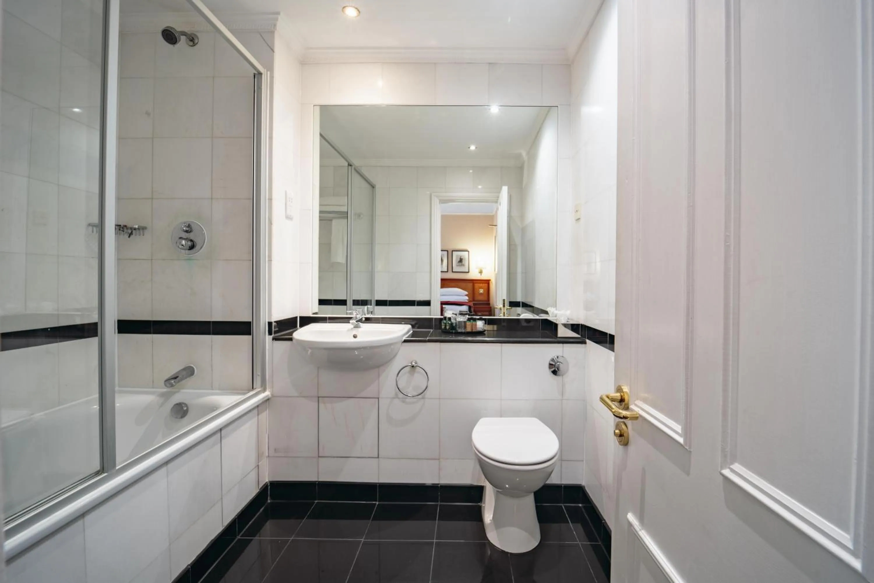 Bathroom in Grange Clarendon Hotel