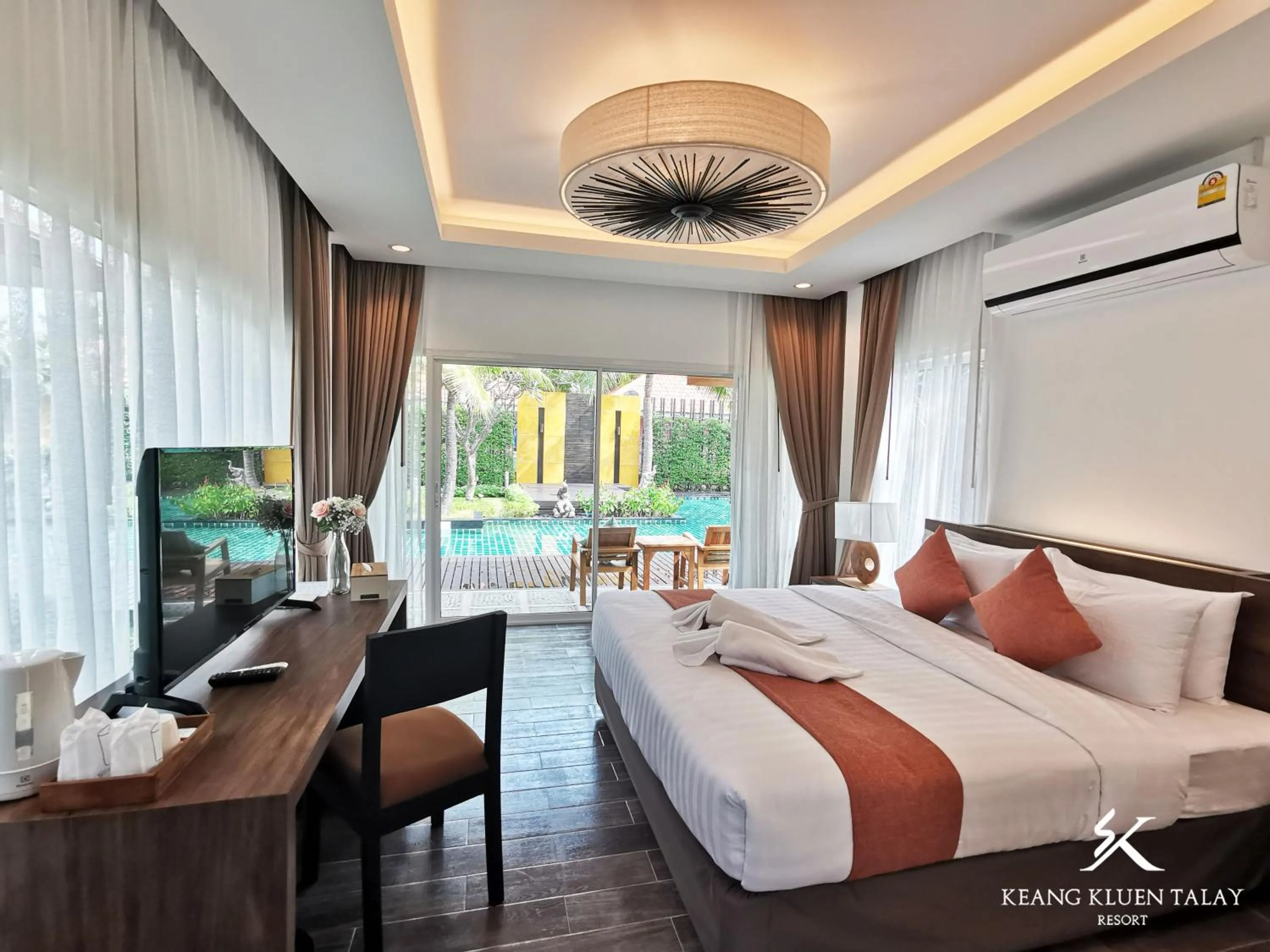 Bed in Keang Kluen Talay Resort