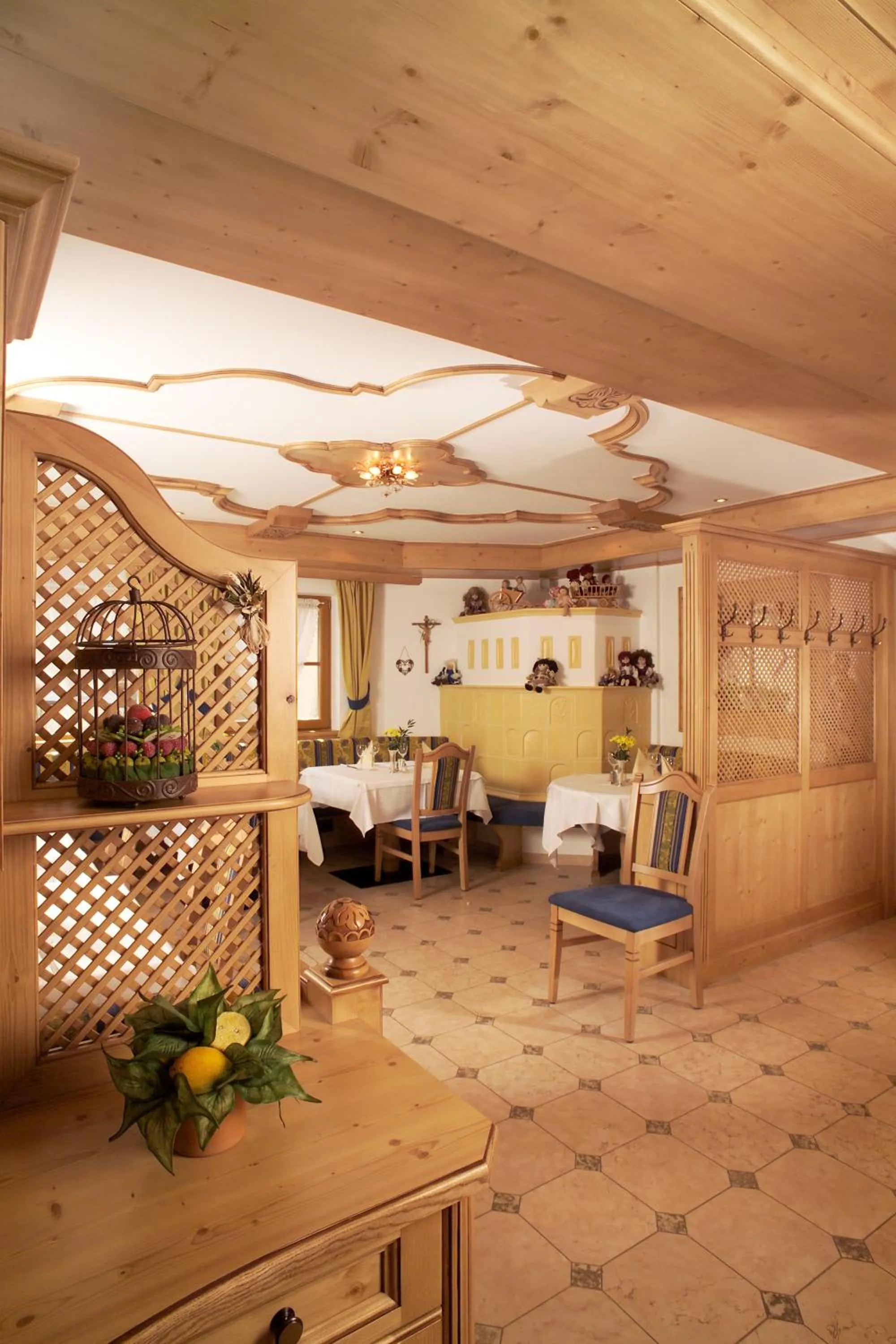 Restaurant/places to eat in Hotel Flora