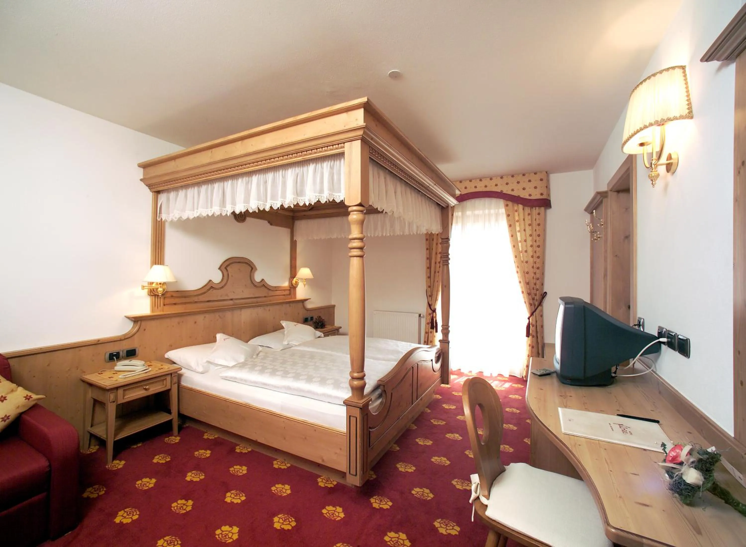 Photo of the whole room, Bed in Hotel Flora