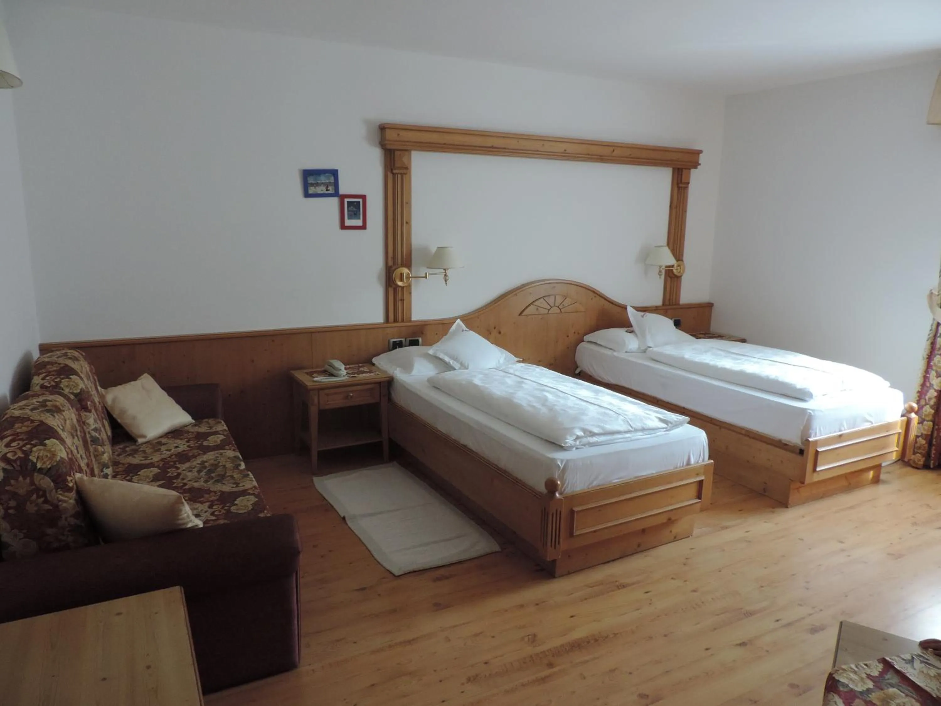 Photo of the whole room, Bed in Hotel Flora